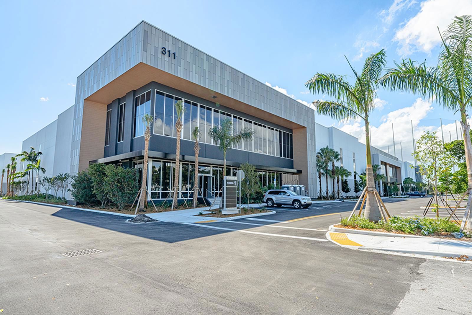 Exterior_B1-RaceTrackLogistics_S3_1