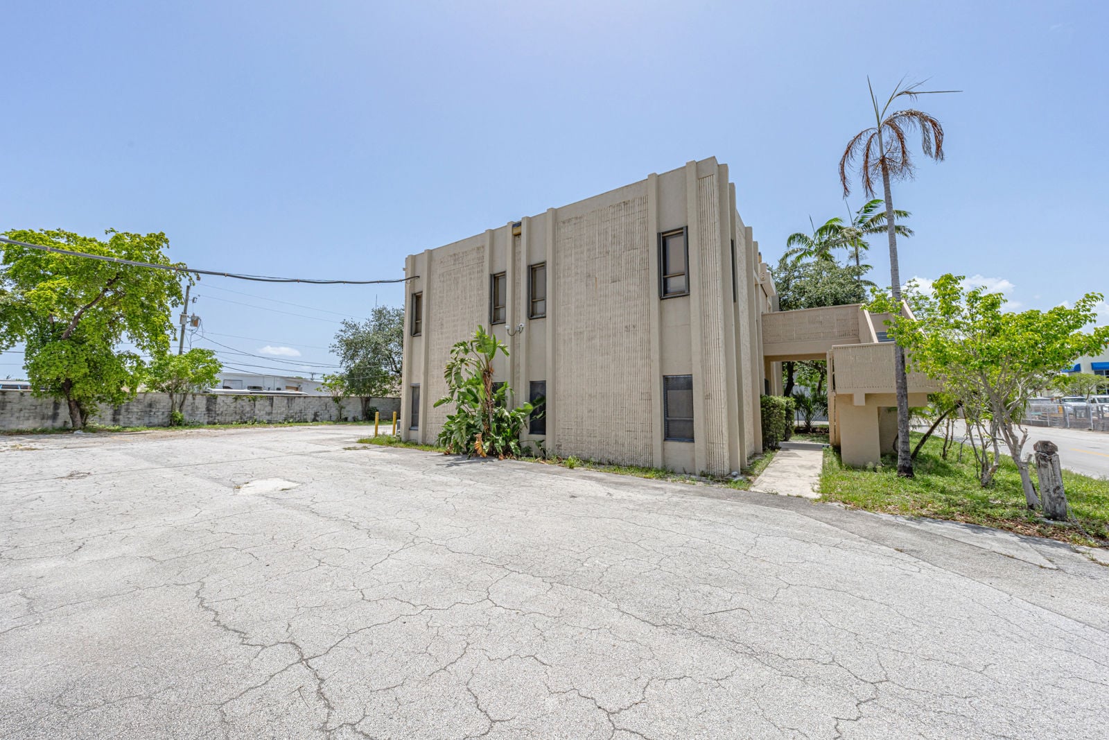 Exterior_Catalyst_PB_4