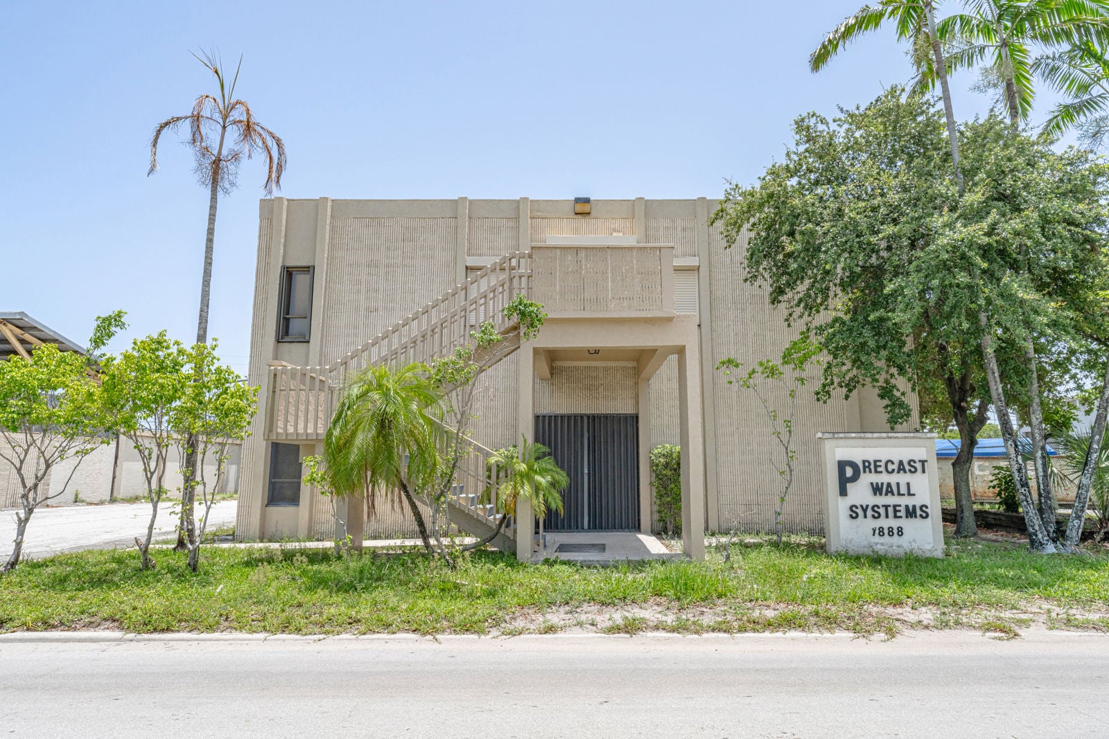 Exterior_Catalyst_PB_3