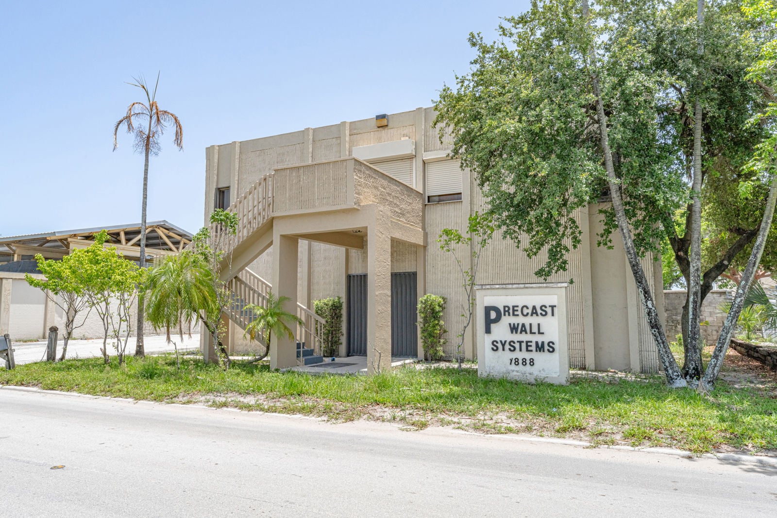 Exterior_Catalyst_PB_2