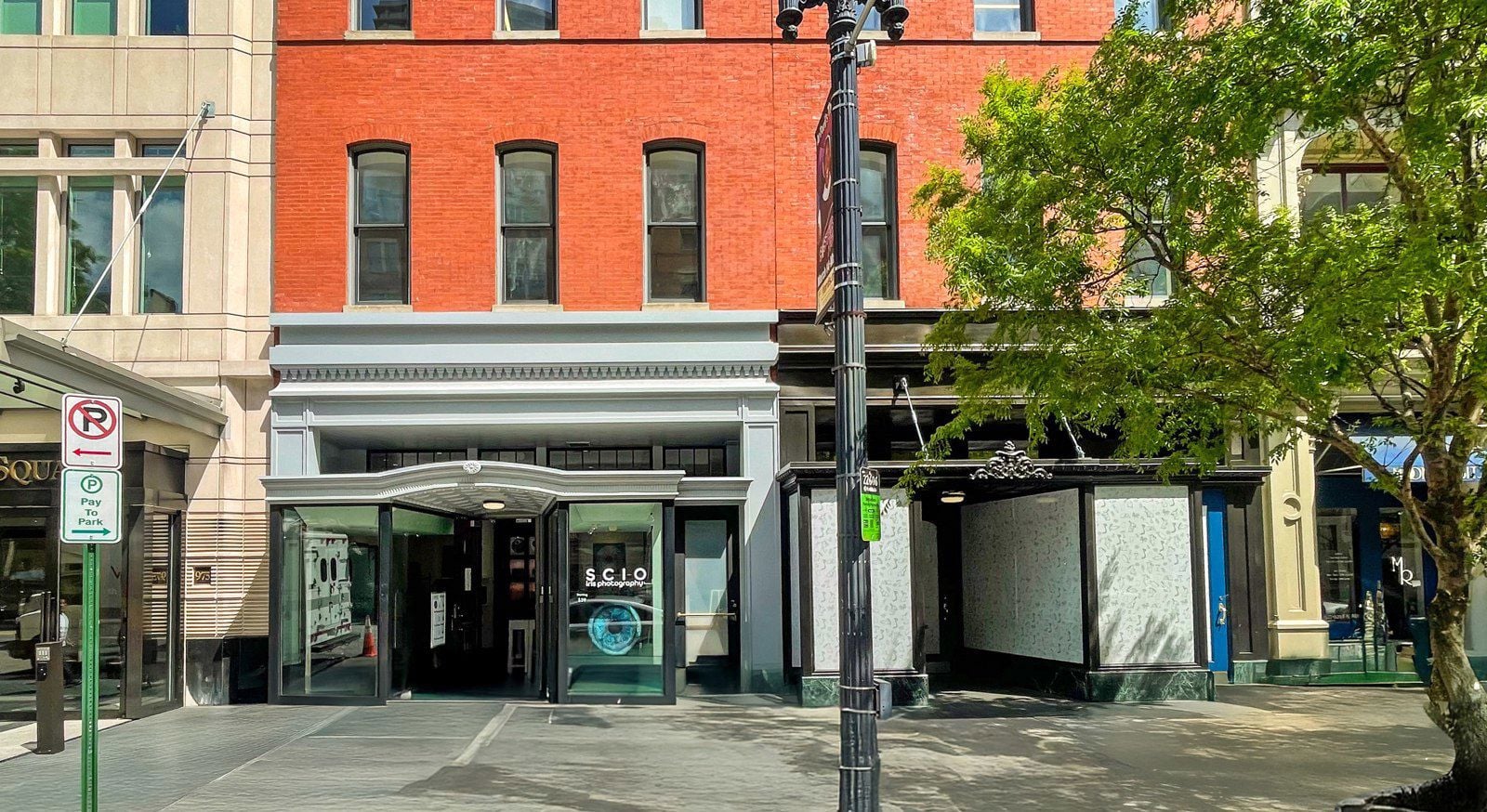 975 Carroll Square - Retail