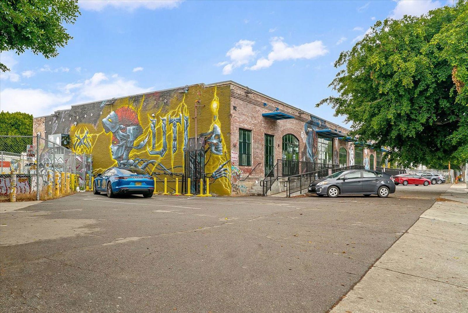 01-312 S Alameda St-1