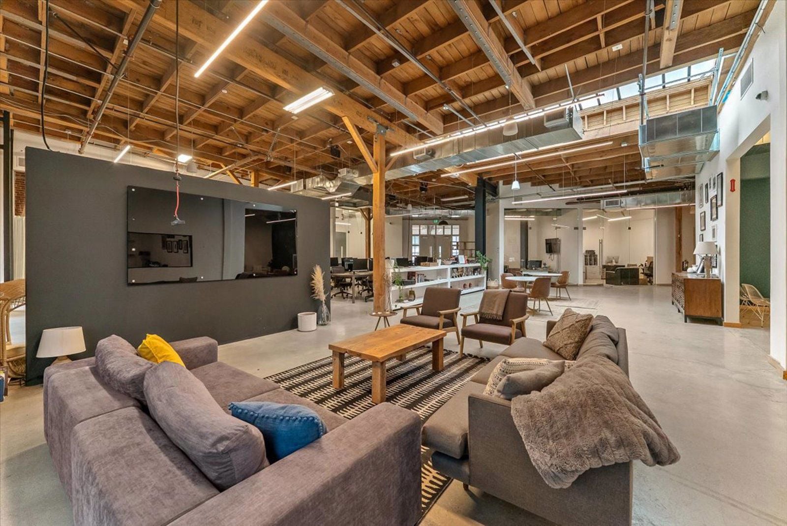 29-312 S Alameda St-34