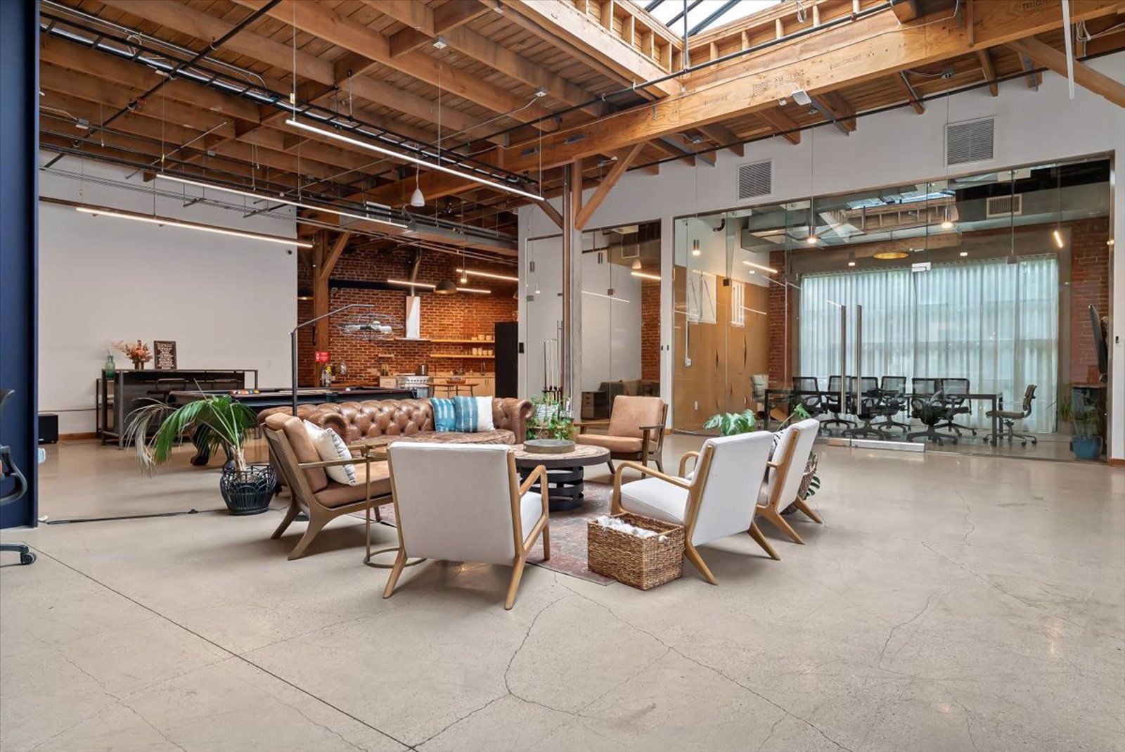 16-312 S Alameda St-19