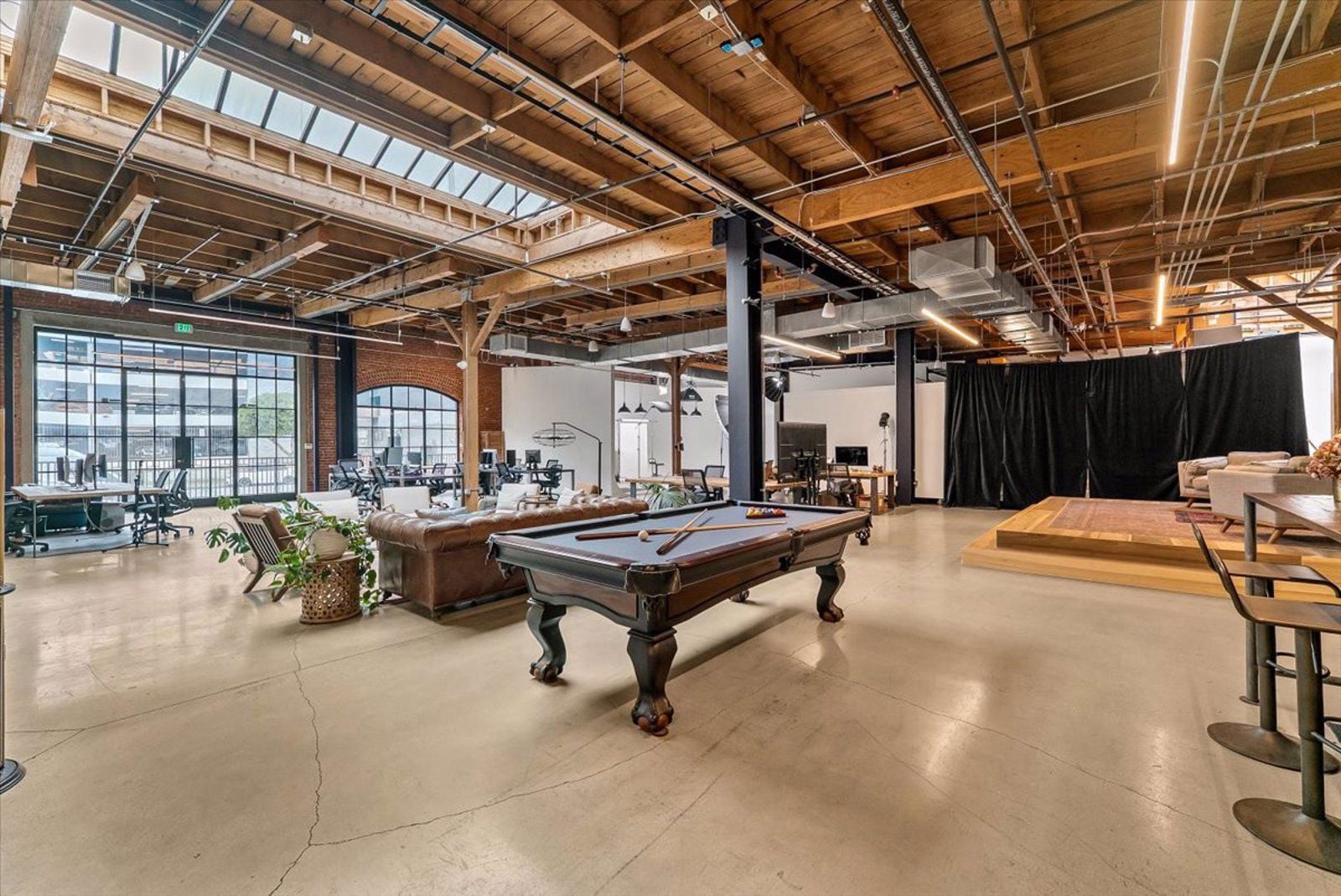 24-312 S Alameda St-28