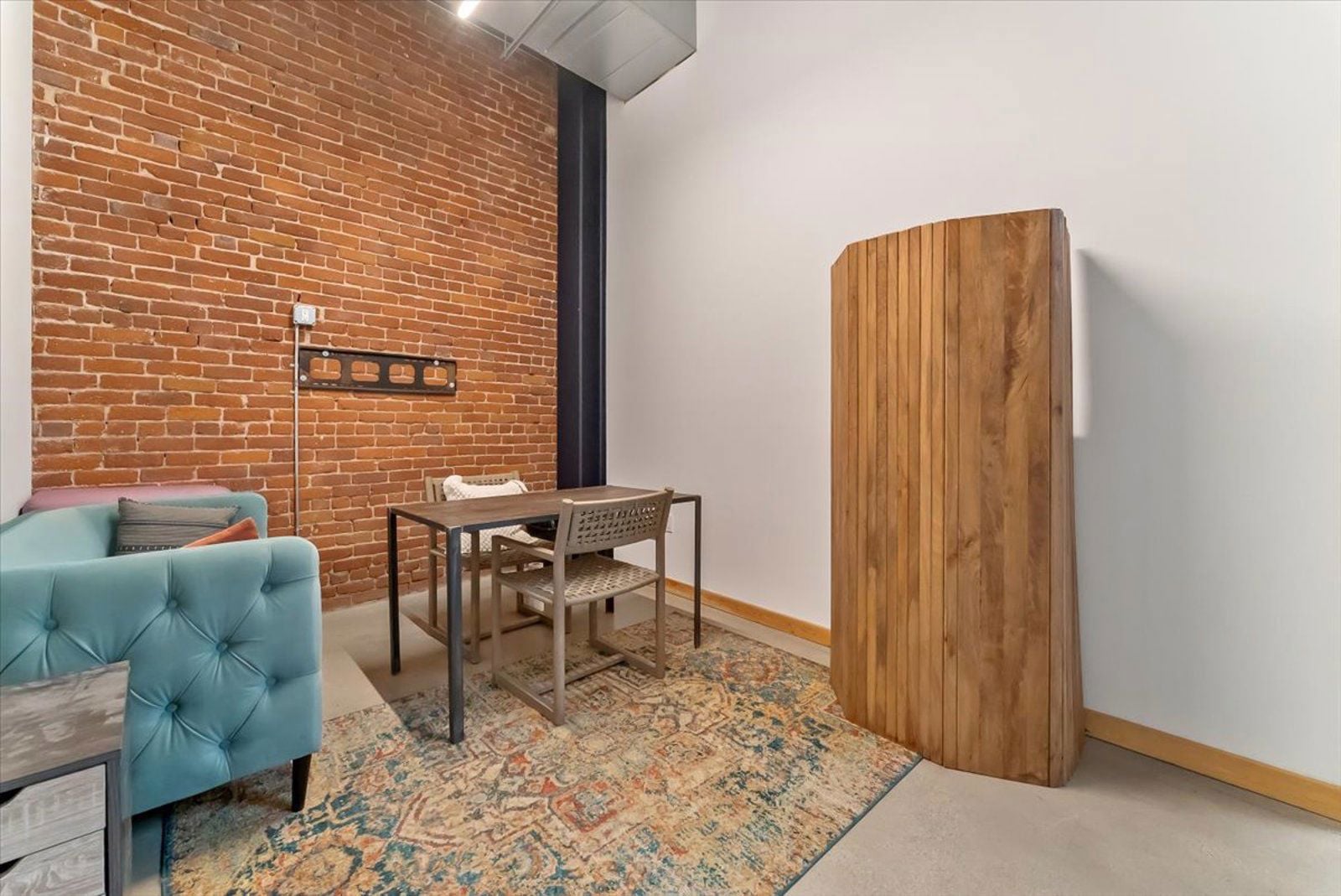 17-312 S Alameda St-20