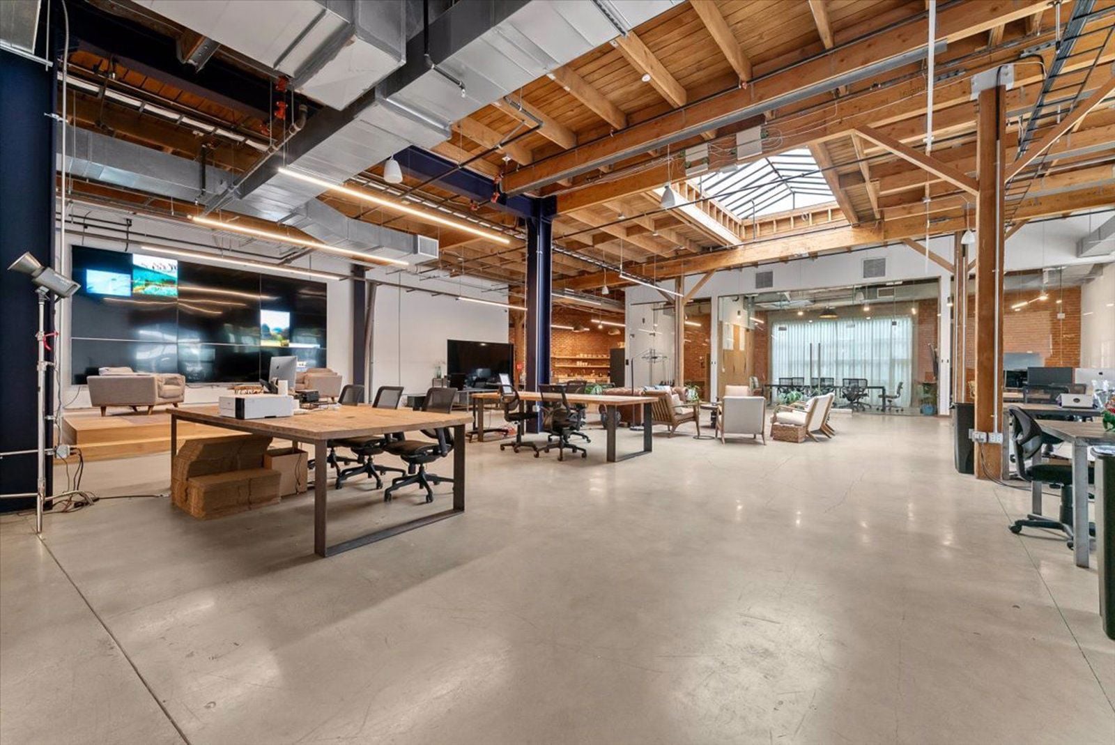 15-312 S Alameda St-18