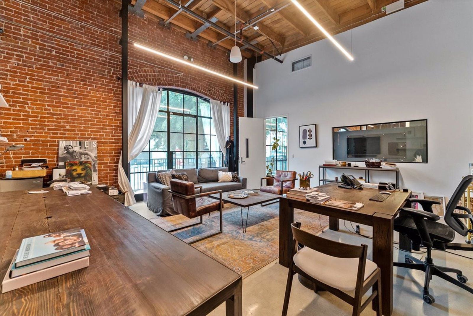 09-312 S Alameda St-12