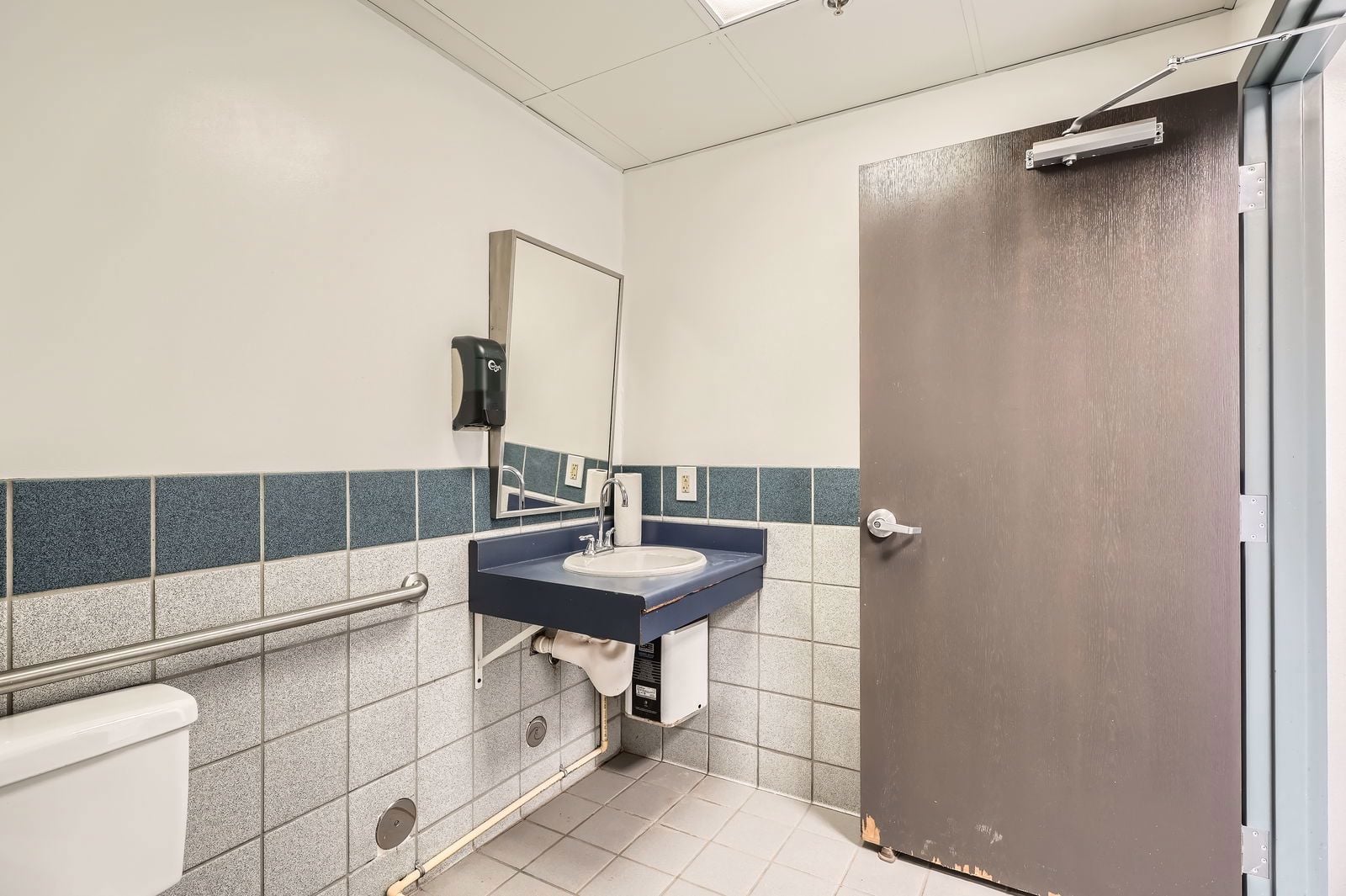 12001 E 33rd Ave Unti L - Web Quality - 011 - 12 Suite