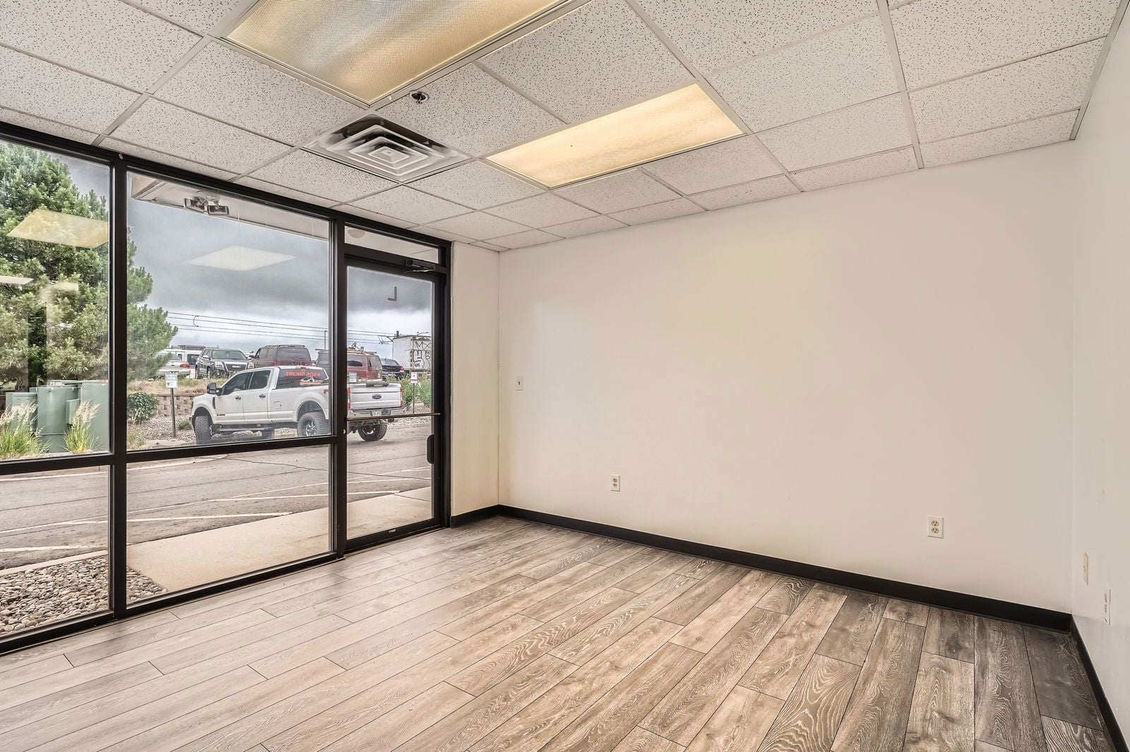 12001 E 33rd Ave Unti L - Web Quality - 009 - 09 Lobby