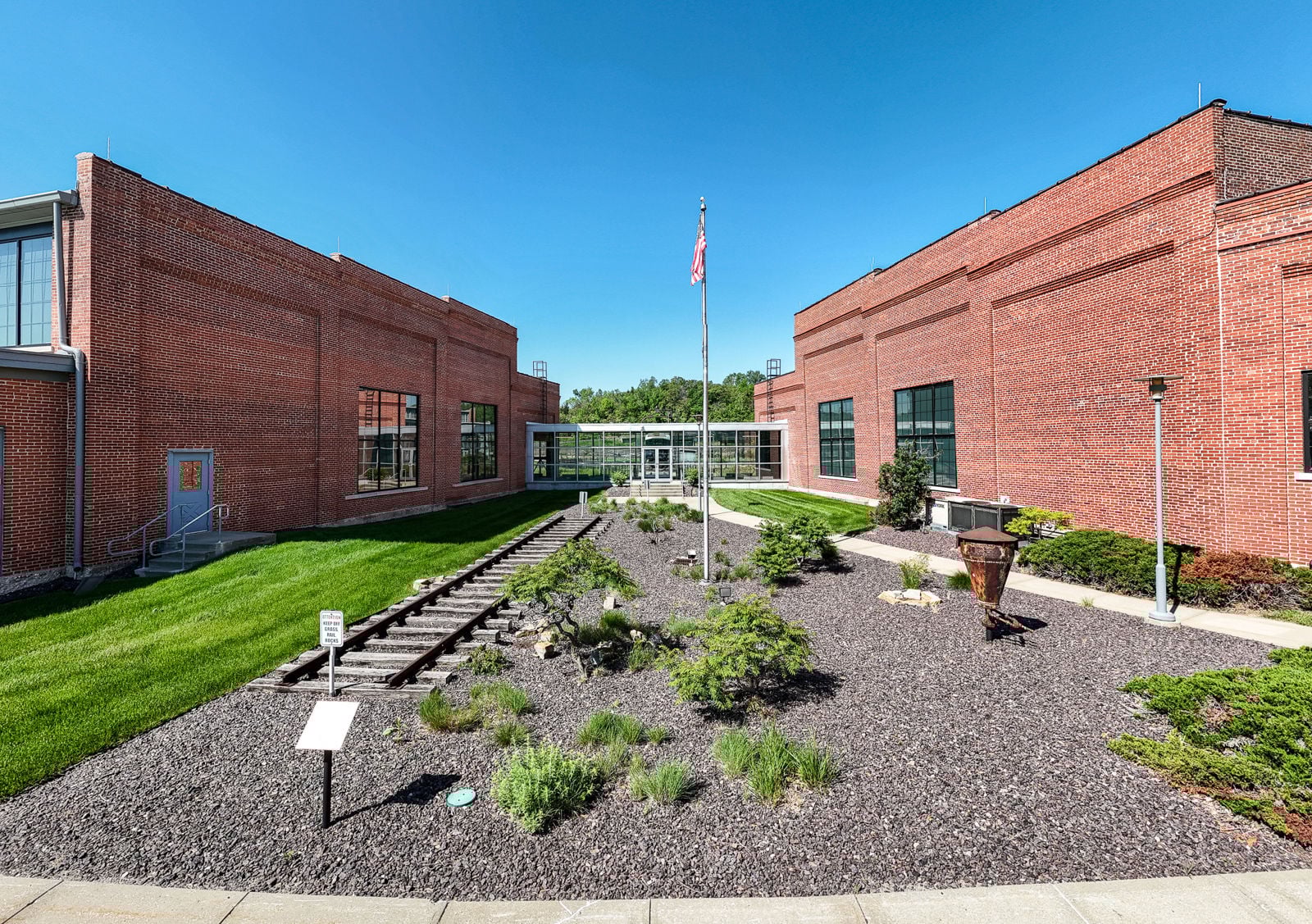 019--T.R.B.--2600 Southwest Blvd