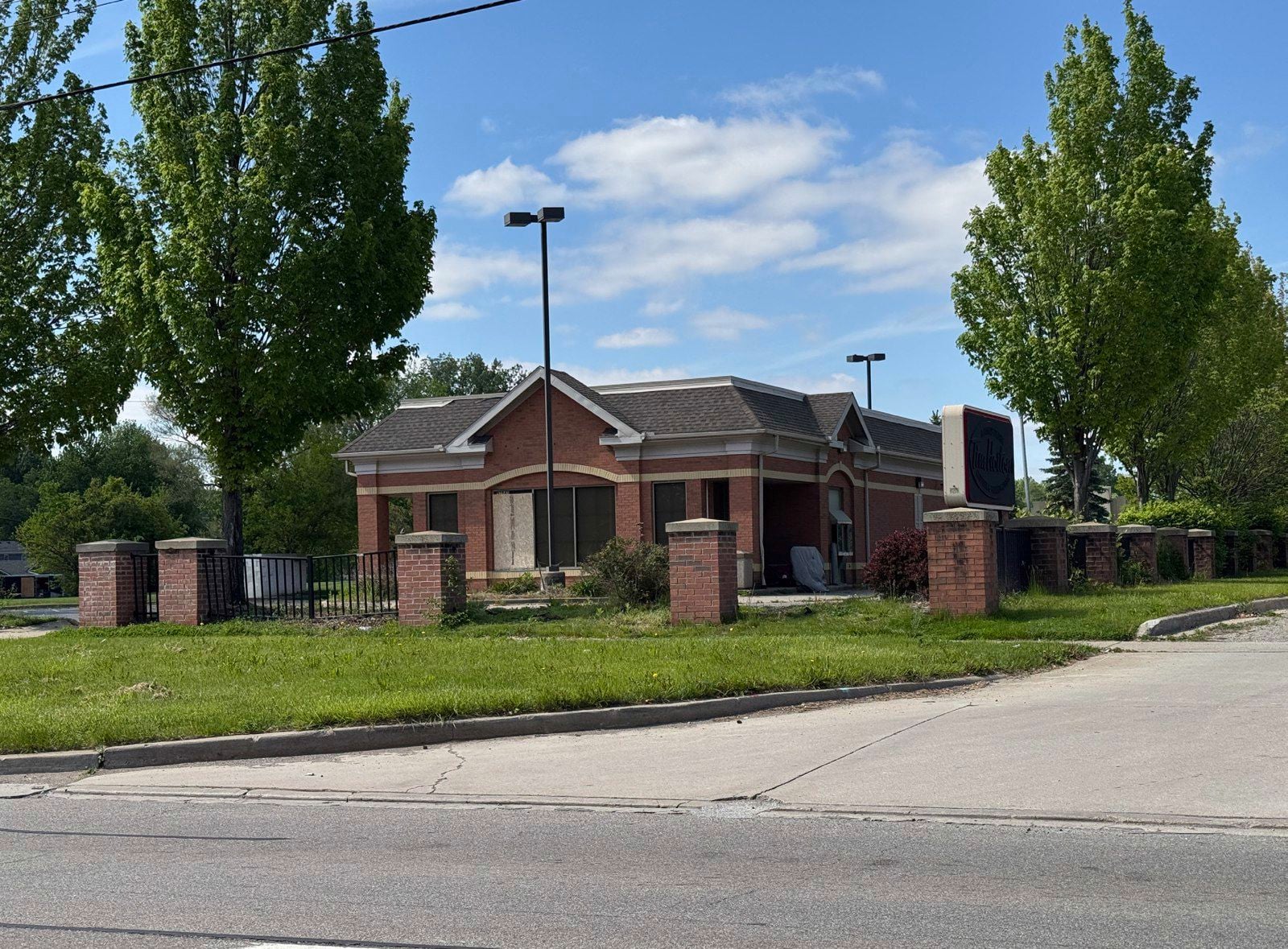 27340 Eureka Rd Taylor MI Brochure