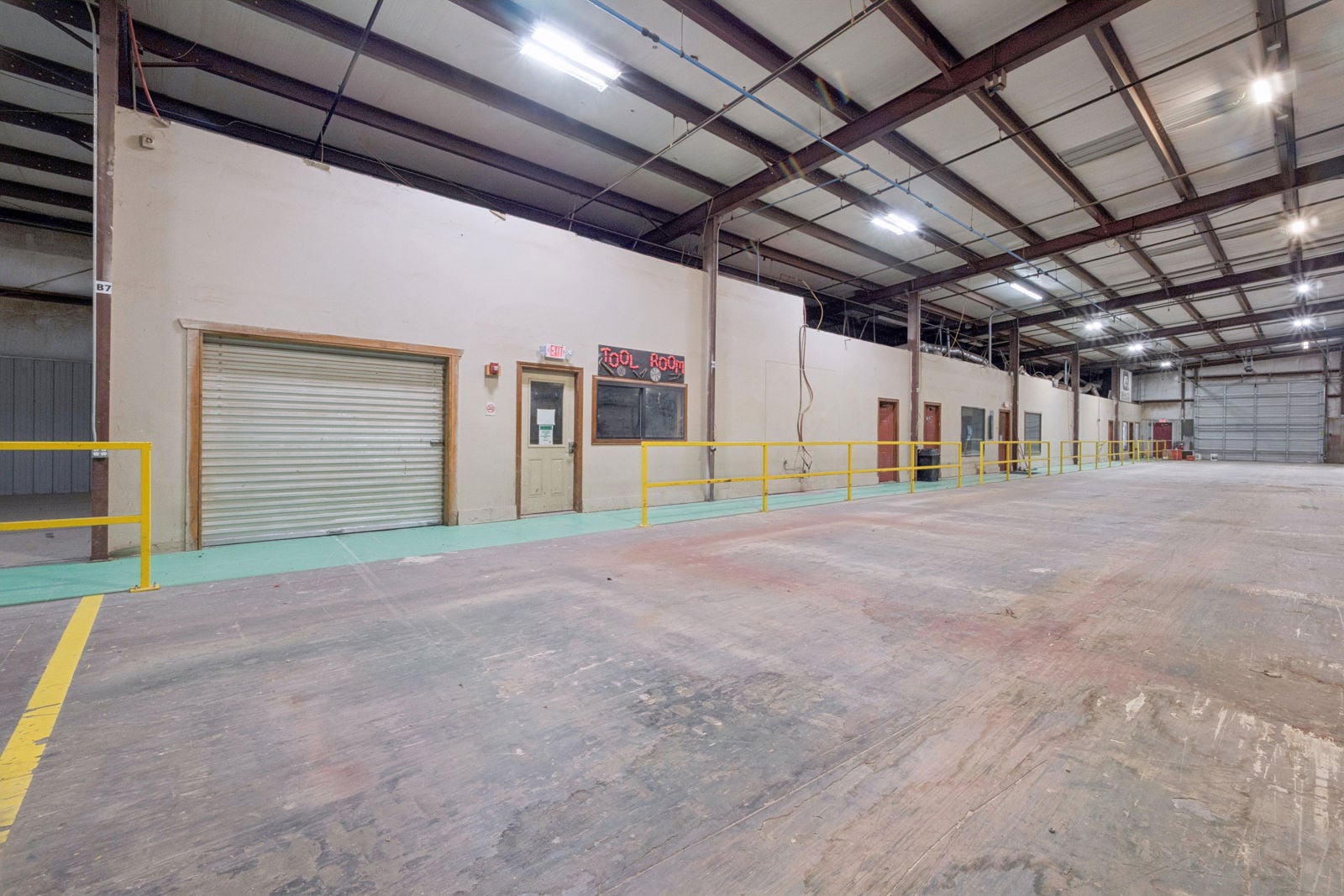 09-140_4355 S Harvey Norman