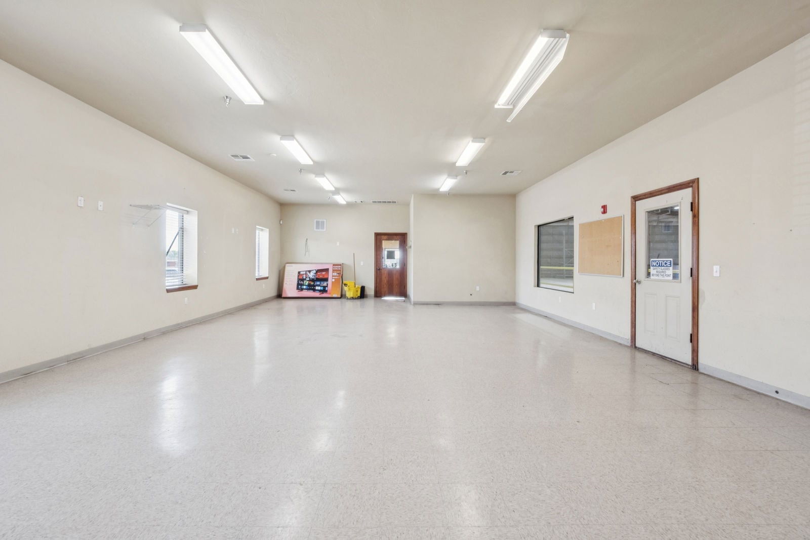 13-160_4355 S Harvey Norman