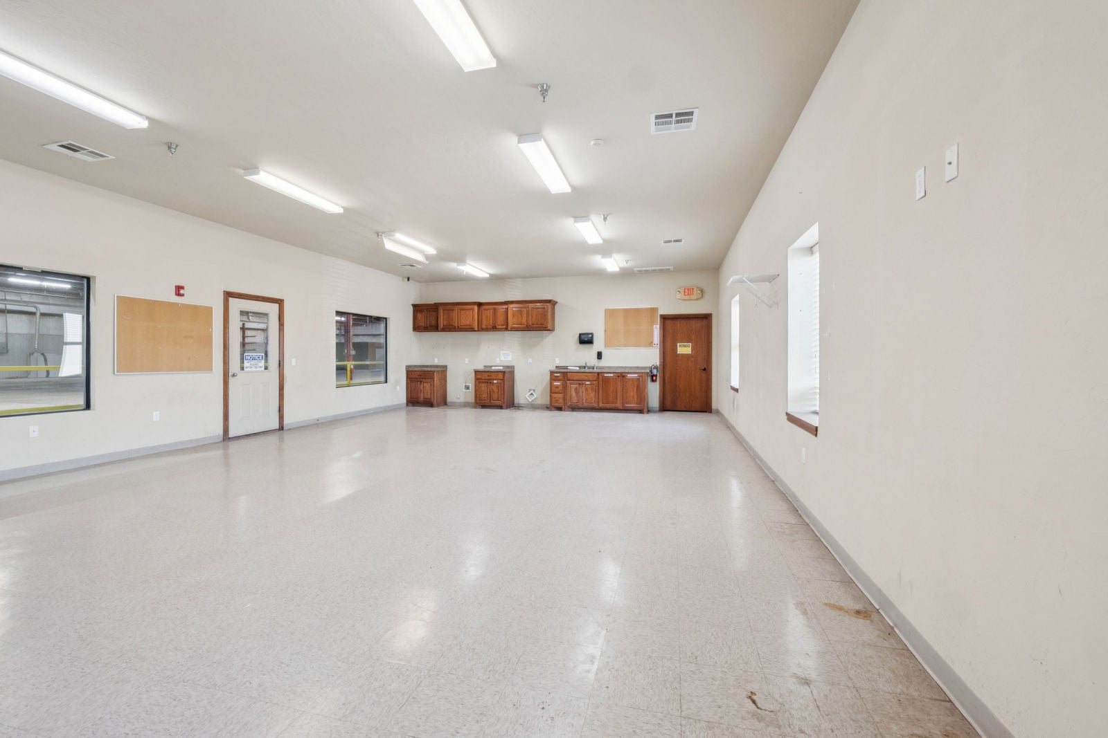 12-155_4355 S Harvey Norman