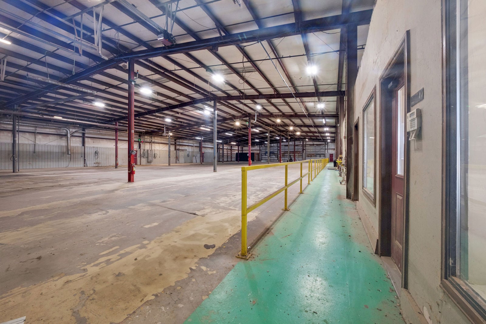 04-114_4355 S Harvey Norman