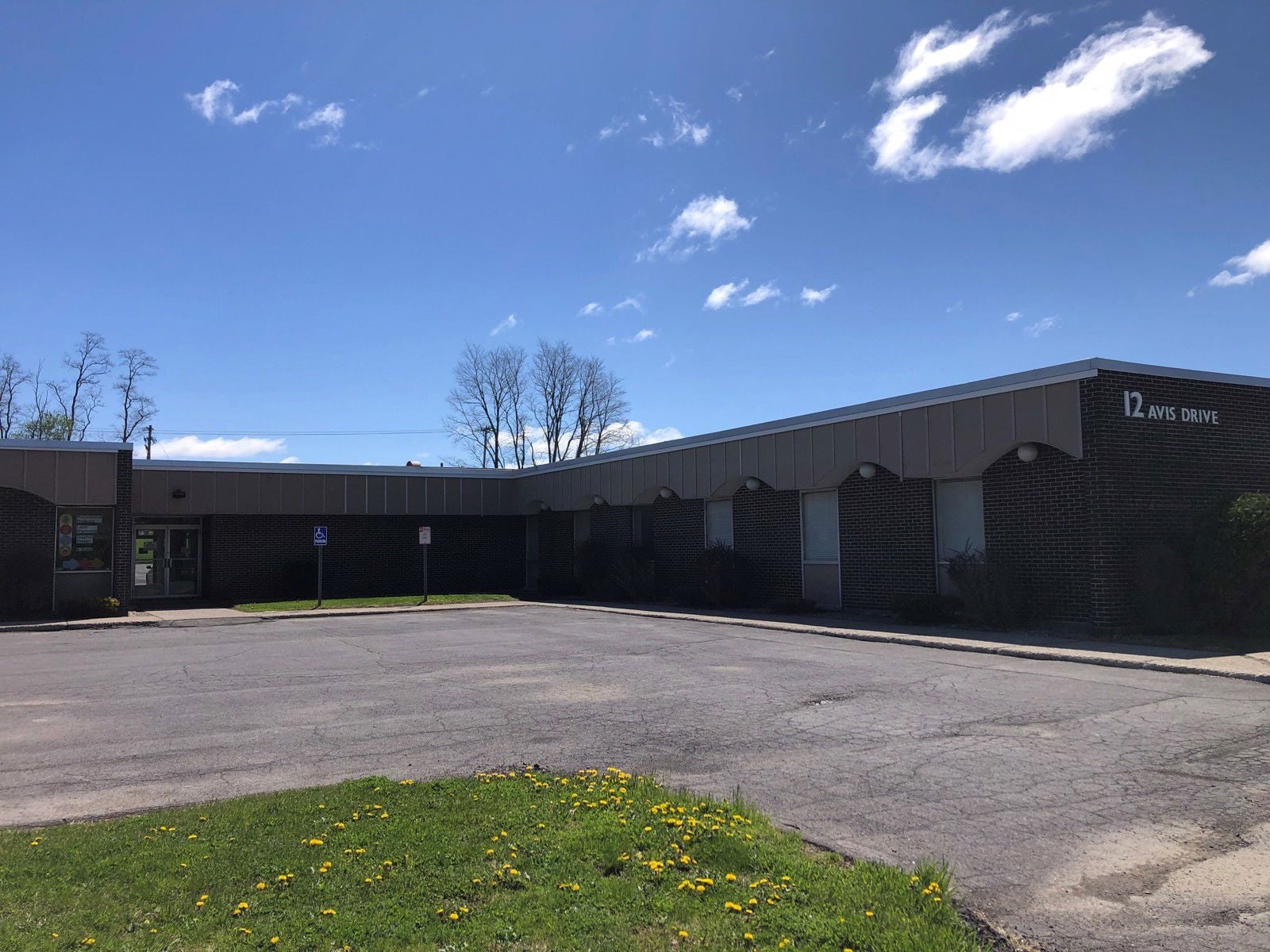 Avis Exterior facing SE