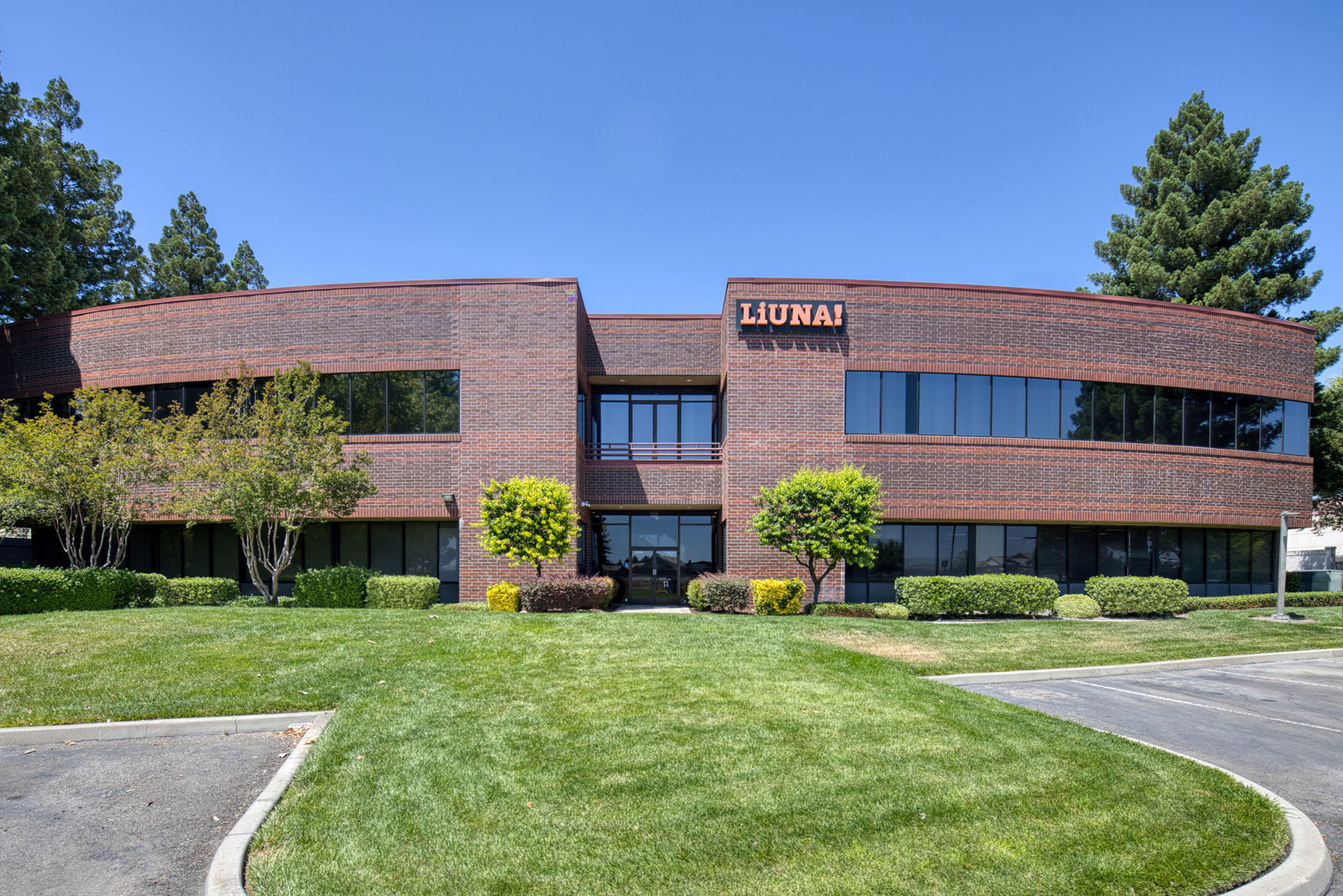 Exterior_2S1A5673_hdr V1