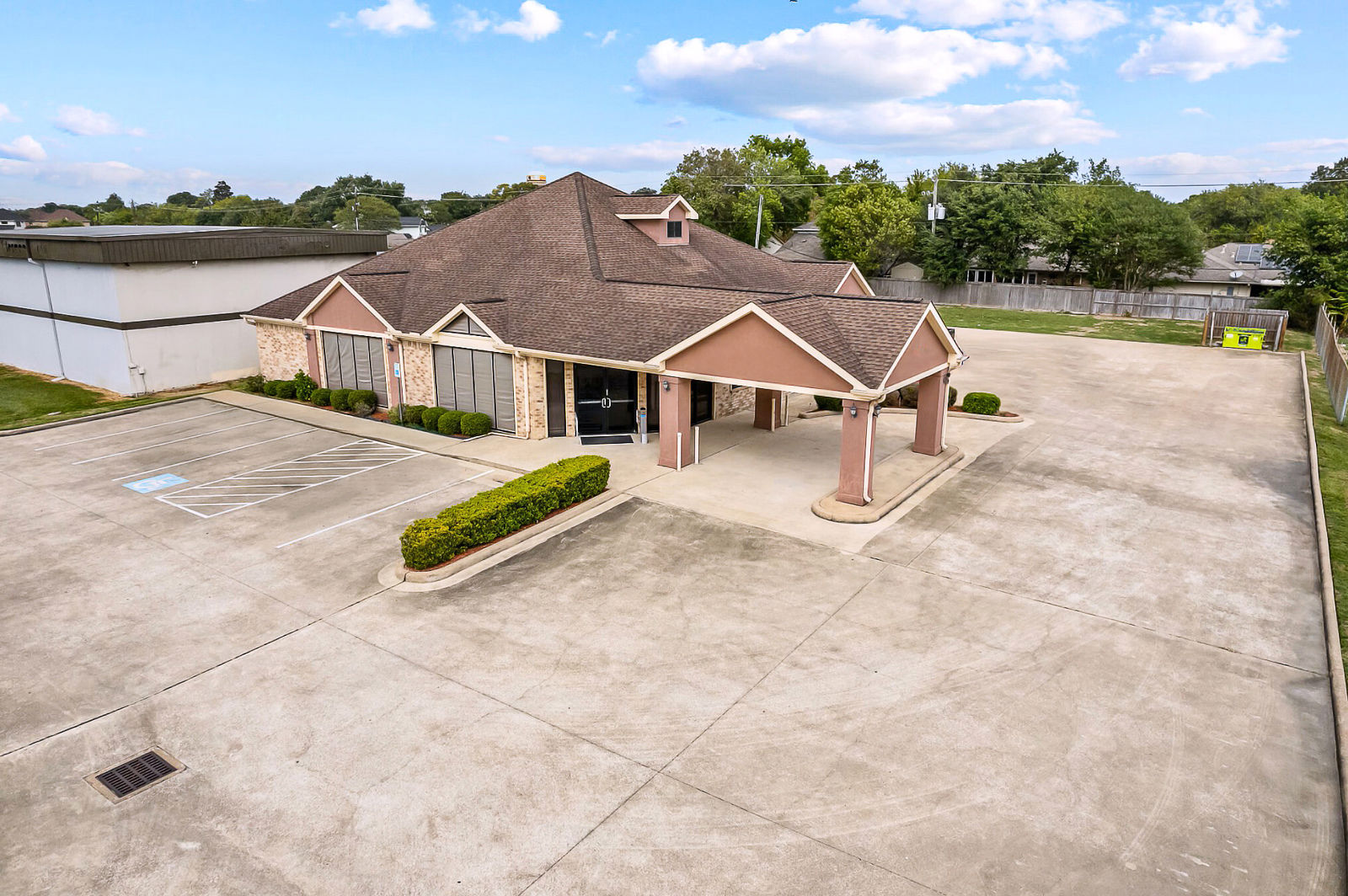 10611 W Fairmont Pky 001