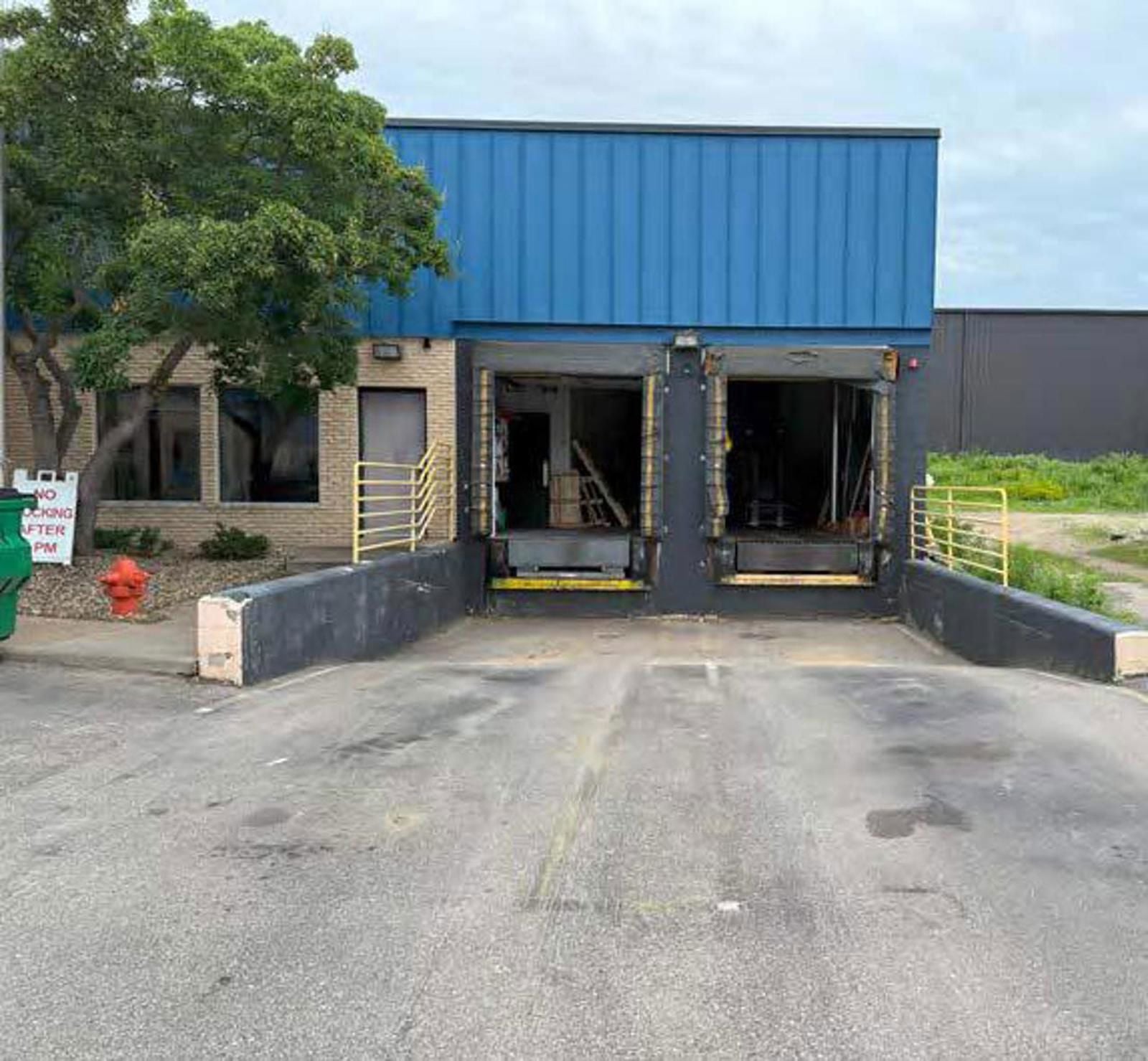 Valleyhigh Industrial Building Dock Doors