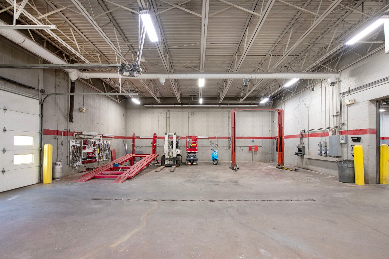 ±16,750 SF Freestanding Former Car Dealership on 4.65 AC 1501 Vernon Odom Boulevard - Image 7