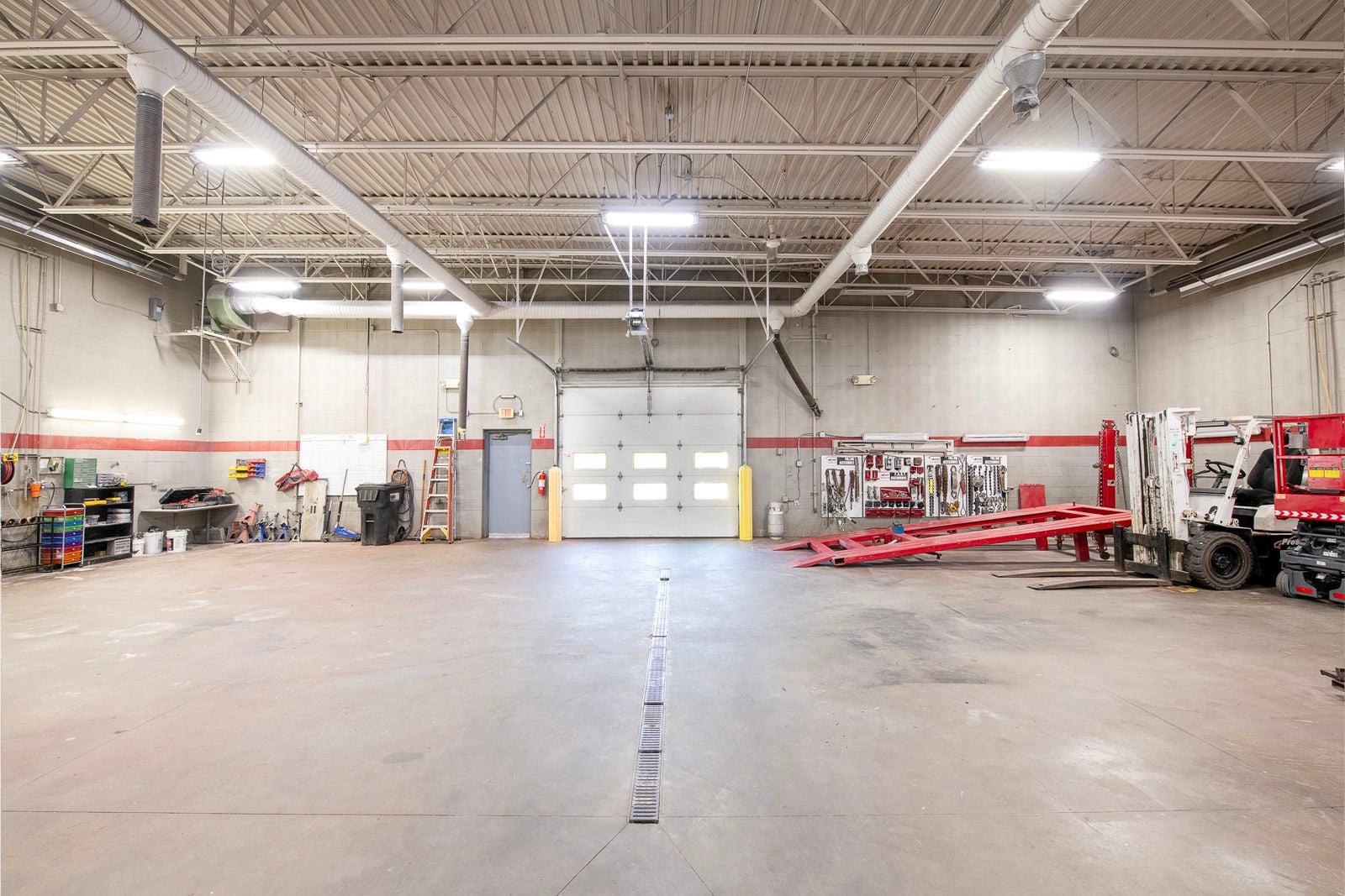 ±16,750 SF Freestanding Former Car Dealership on 4.65 AC 1501 Vernon Odom Boulevard - Image 8