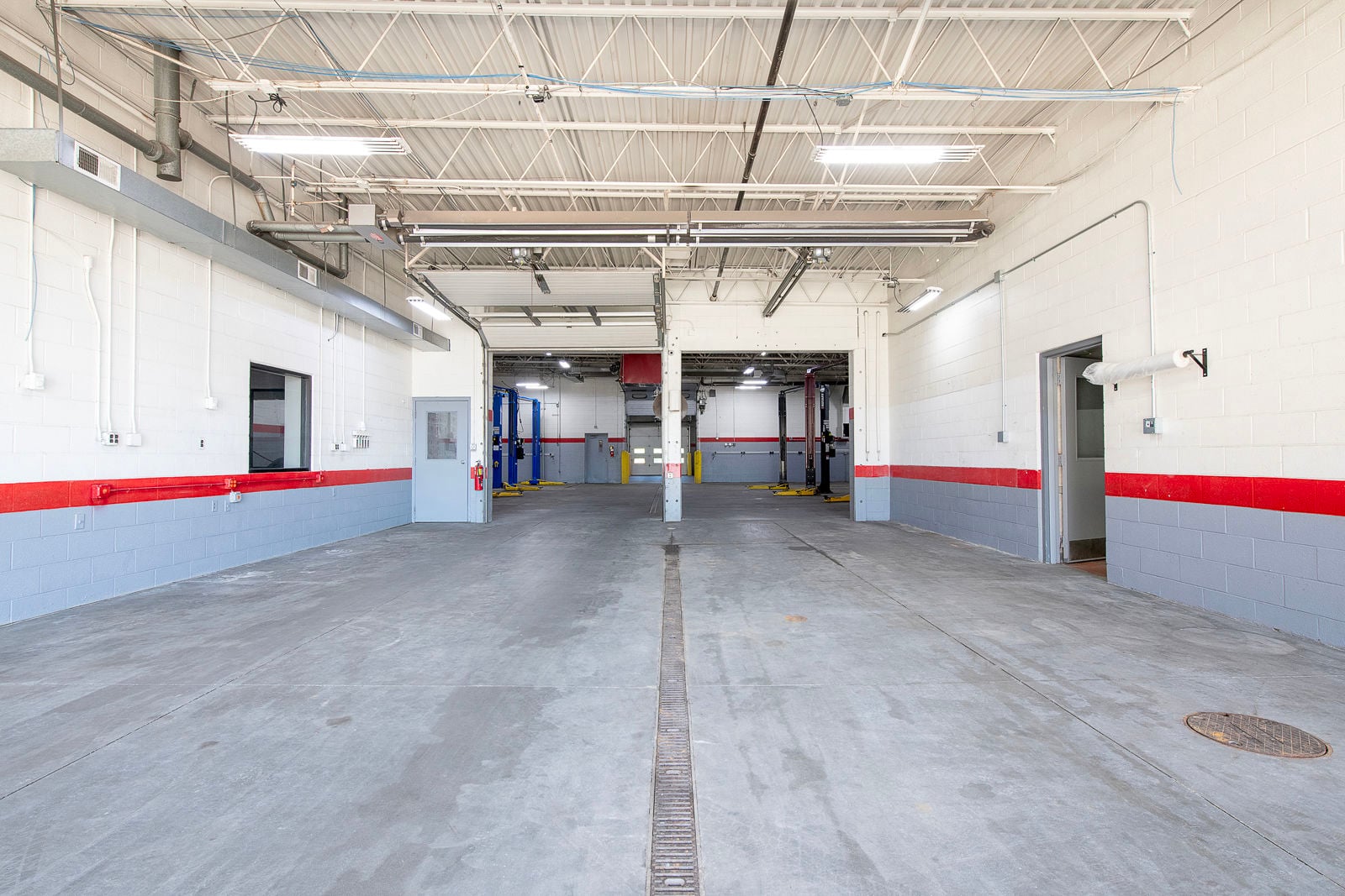 ±16,750 SF Freestanding Former Car Dealership on 4.65 AC 1501 Vernon Odom Boulevard - Image 4