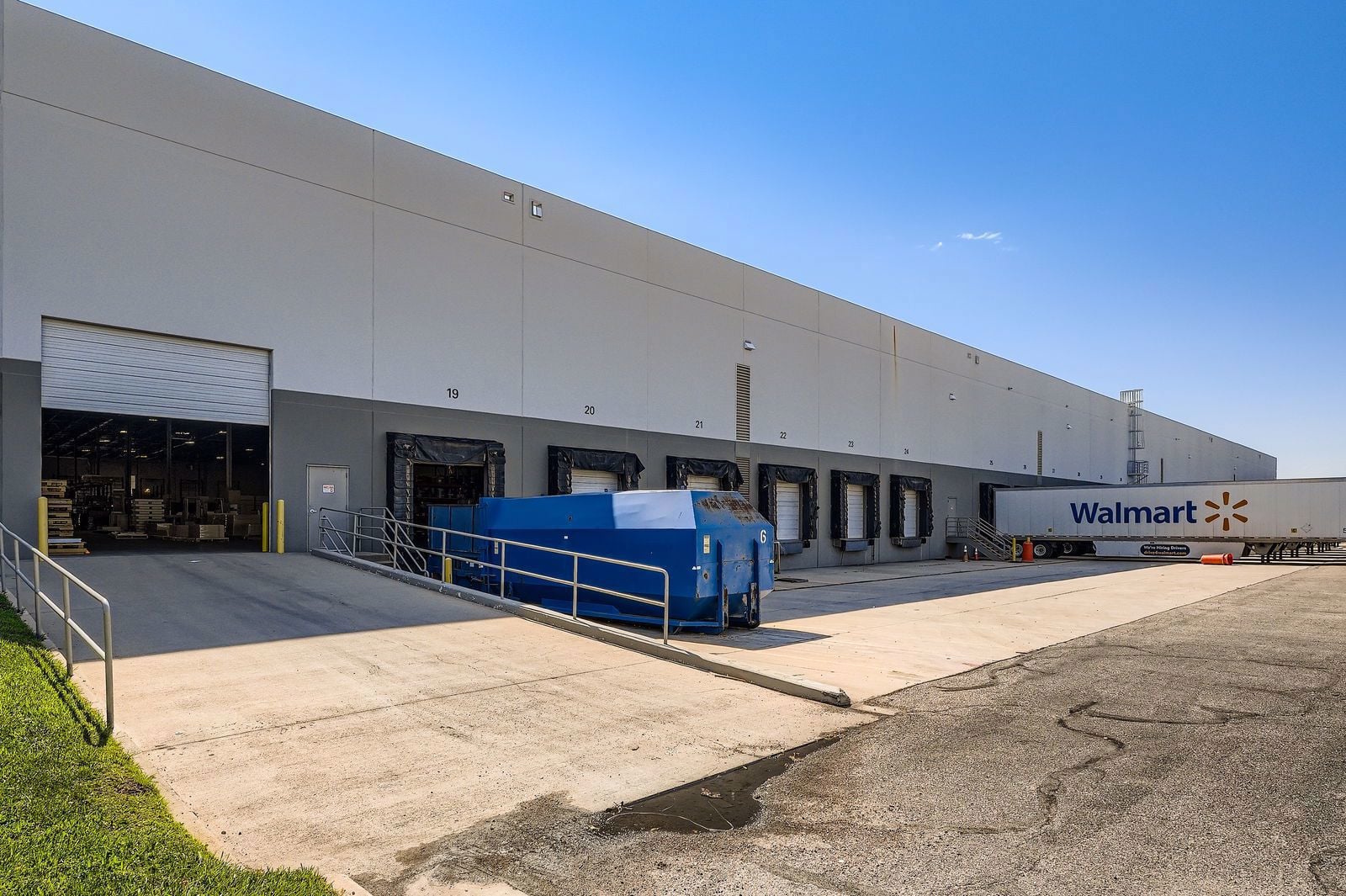 5501 Peoria St - Web Quality - 027 - 33 Loading Dock