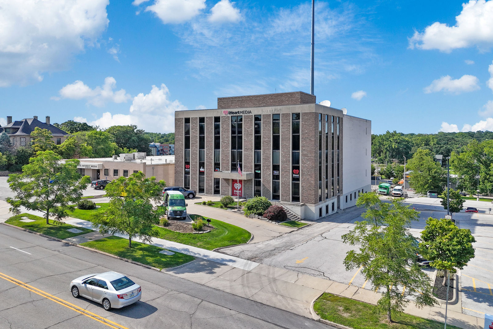 2141 Grand Avenue_Front