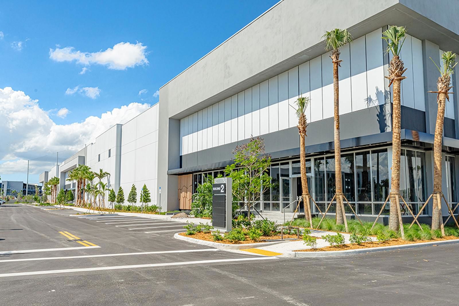 Exterior_B2-RaceTrackLogistics_S3_2