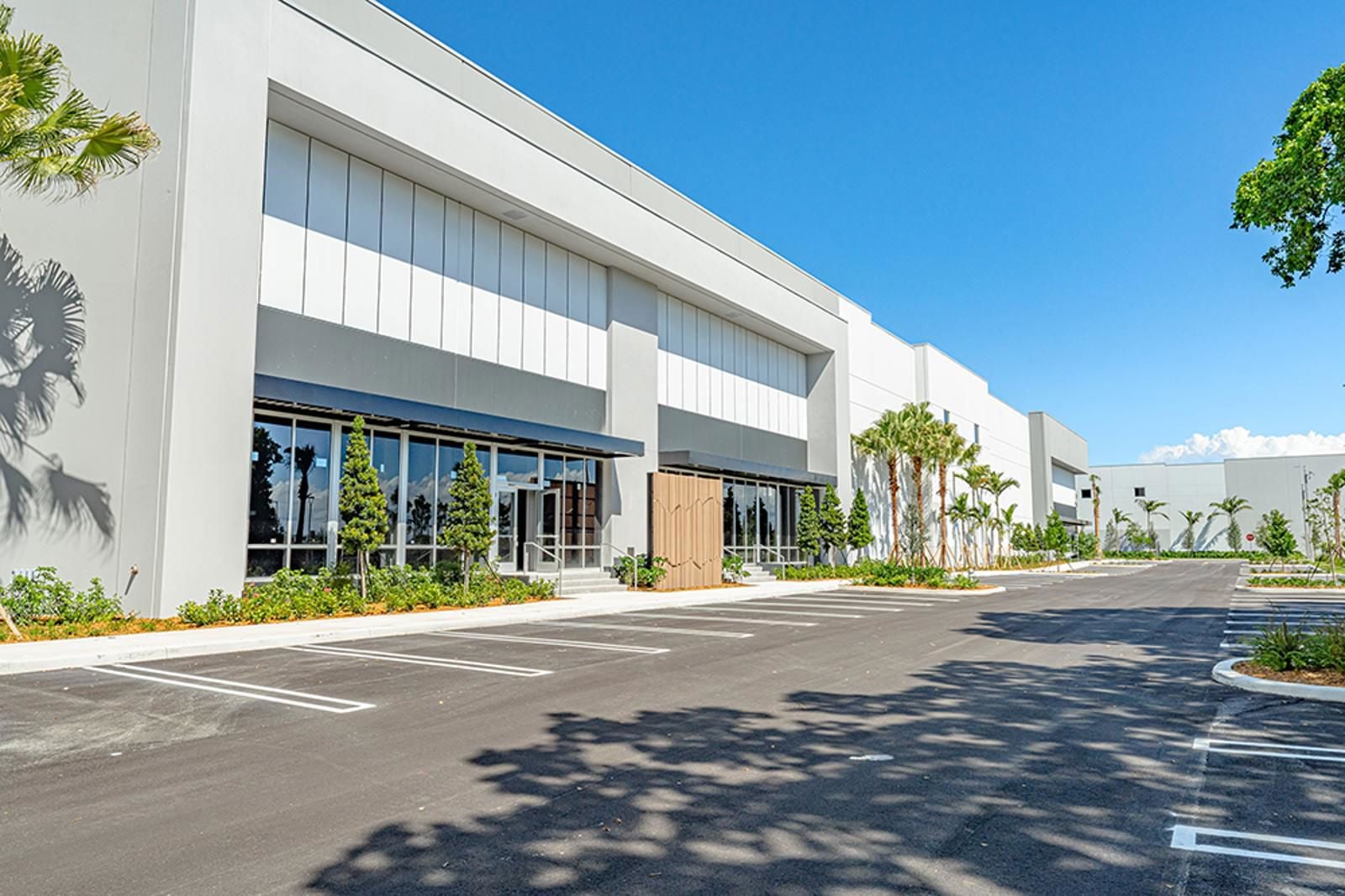 Exterior_B2-RaceTrackLogistics_S3_3