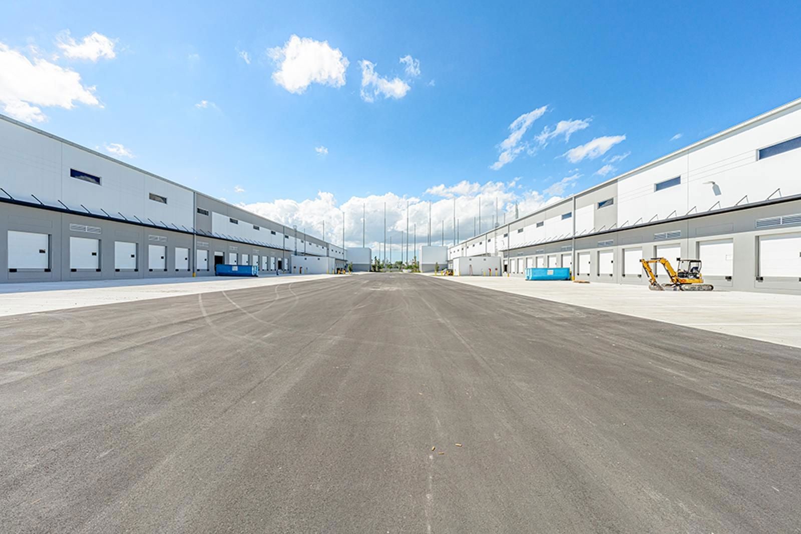 Exterior_B2-RaceTrackLogistics_S3_9