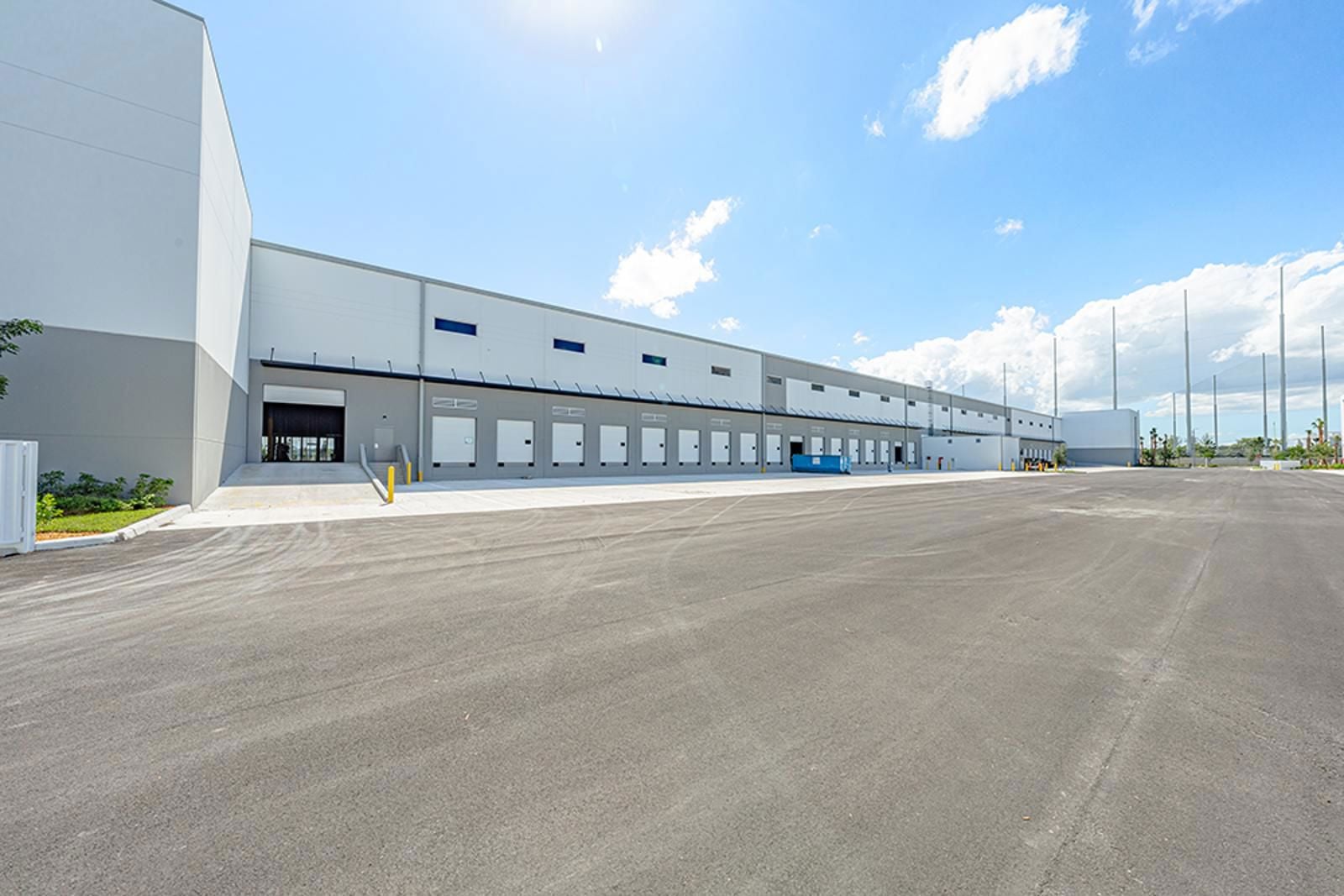 Exterior_B2-RaceTrackLogistics_S3_8