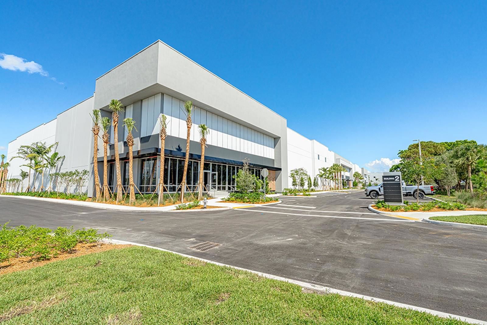 Exterior_B2-RaceTrackLogistics_S3_5