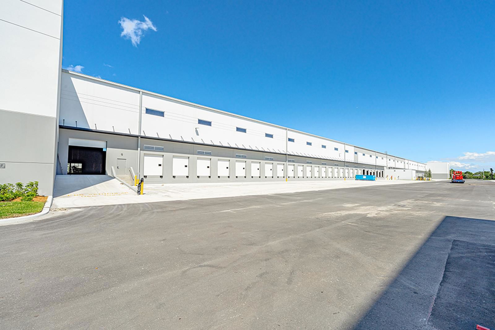 Exterior_B3-RaceTrackLogistics_S3_9