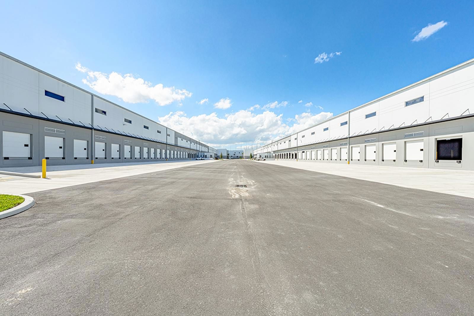 Exterior_B3-RaceTrackLogistics_S3_7