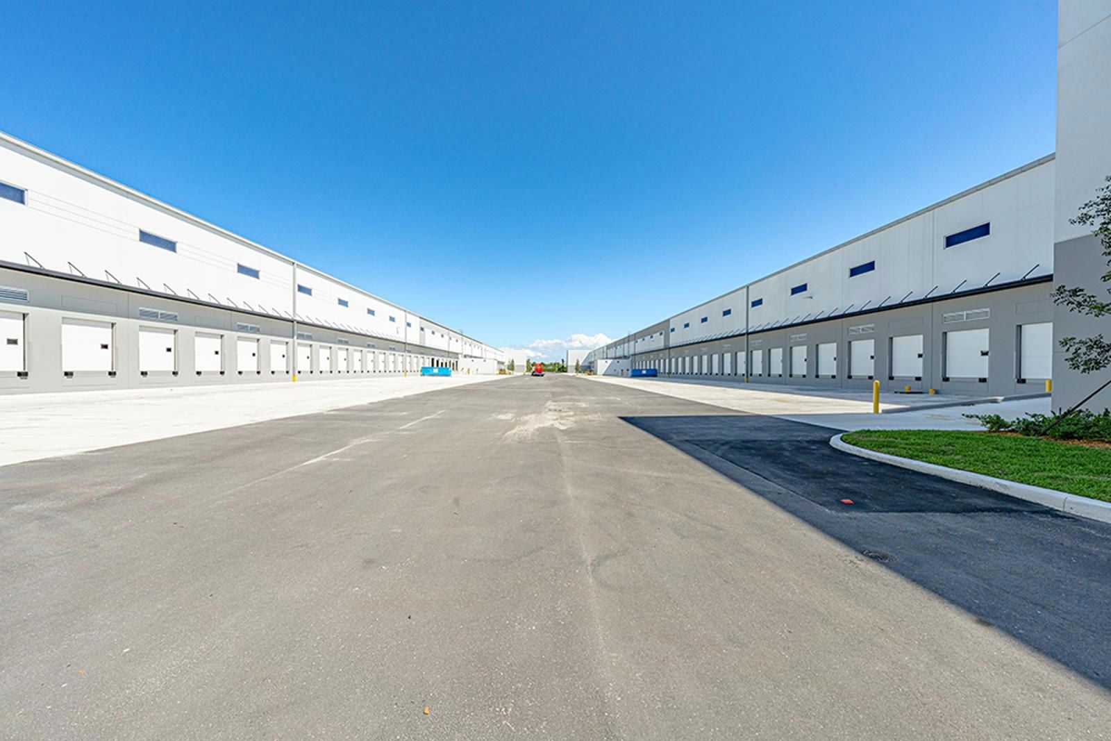 Exterior_B4-RaceTrackLogistics_S3_11