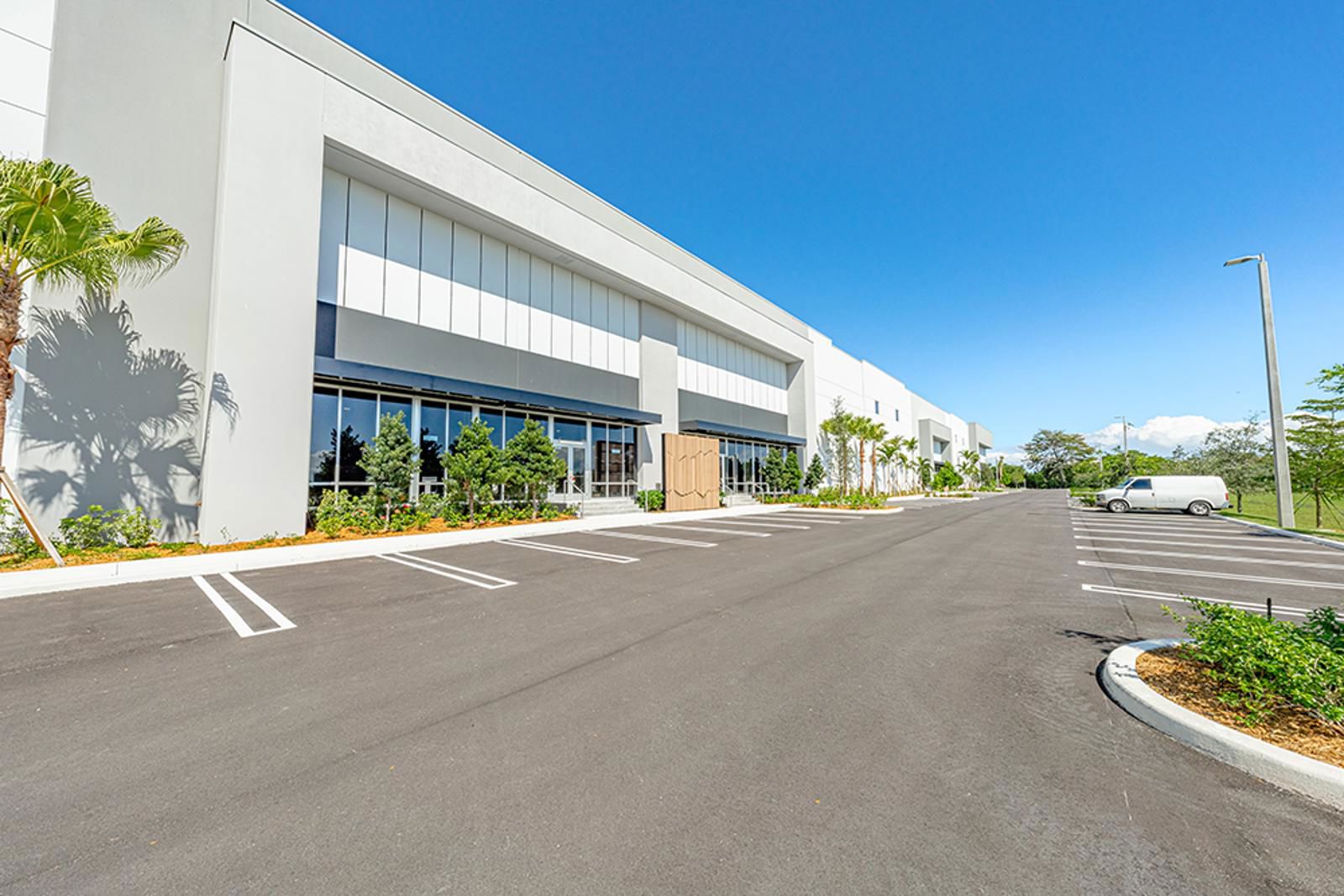 Exterior_B4-RaceTrackLogistics_S3_3