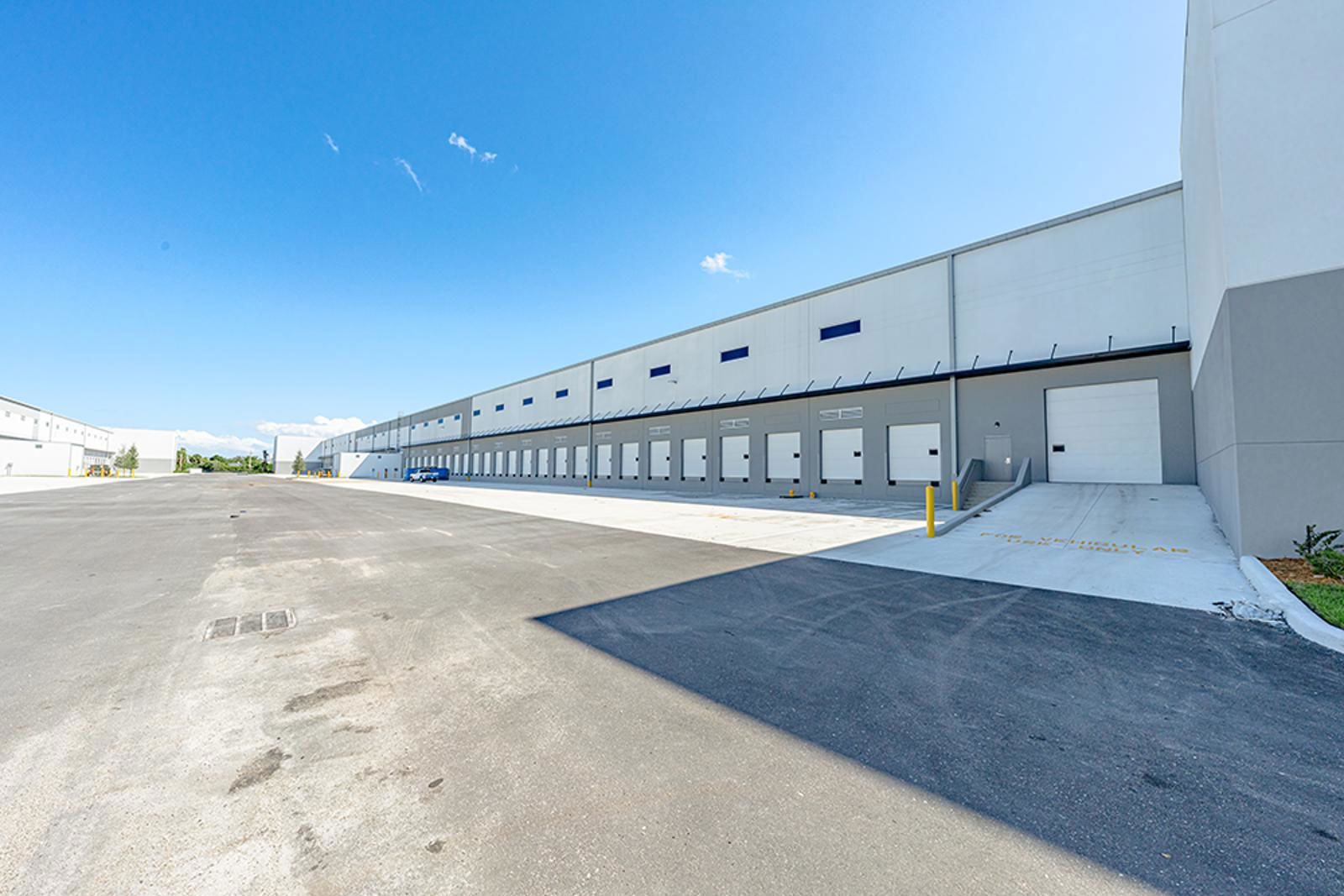 Exterior_B4-RaceTrackLogistics_S3_10