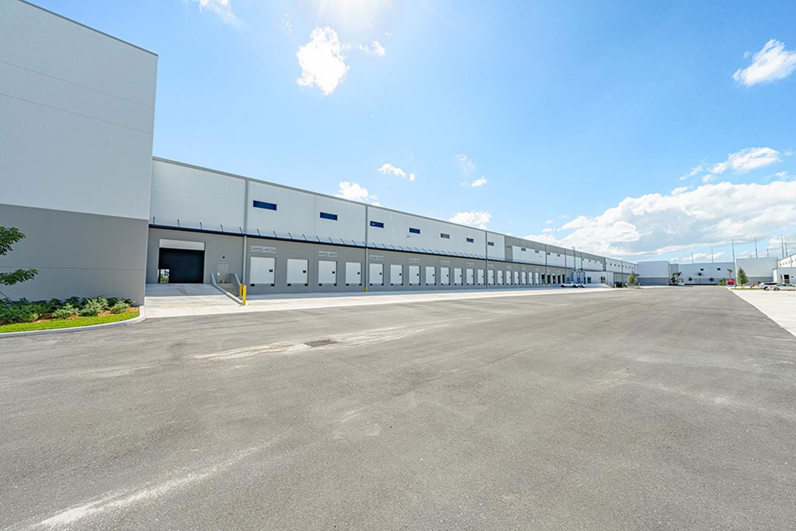 Exterior_B4-RaceTrackLogistics_S3_9