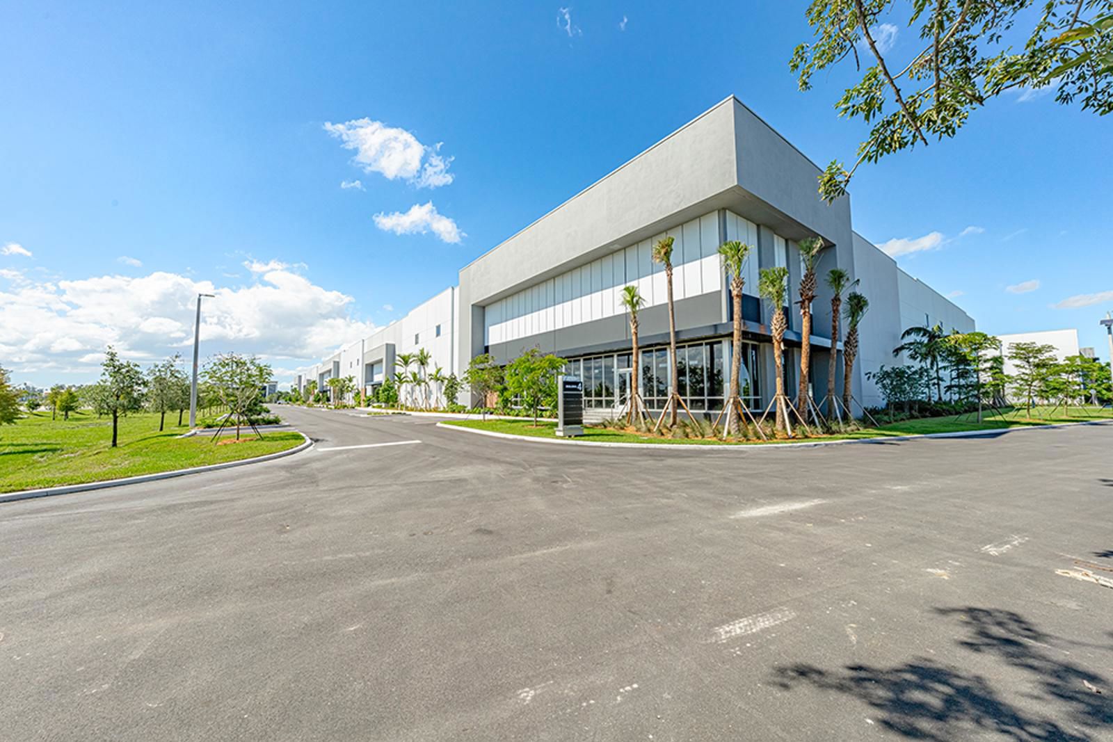 Exterior_B4-RaceTrackLogistics_S3_5