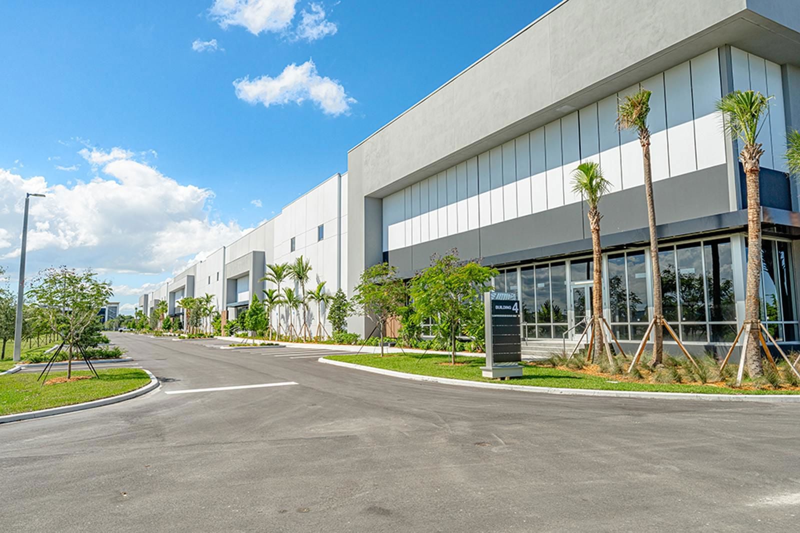 Exterior_B4-RaceTrackLogistics_S3_6