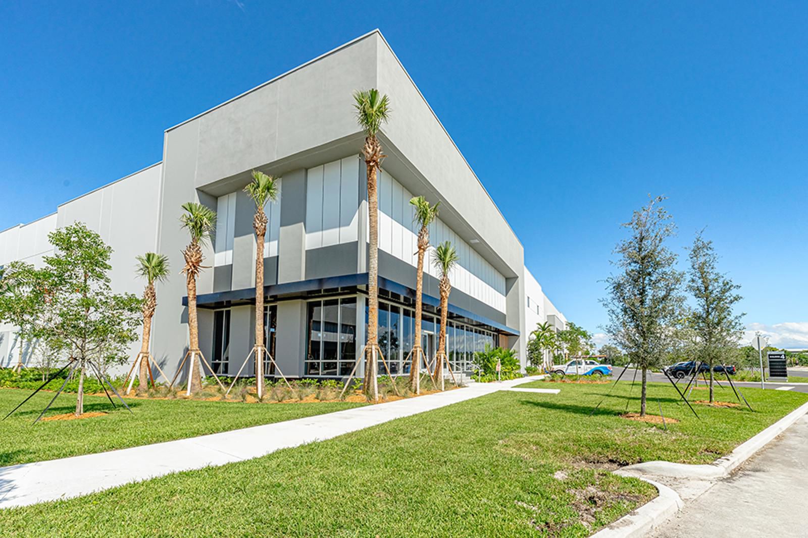 Exterior_B4-RaceTrackLogistics_S3_2