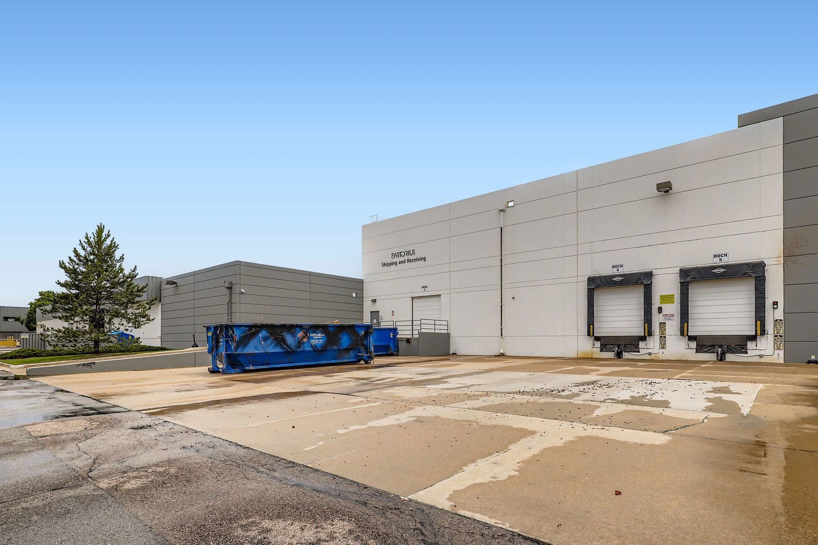 6542 Fig Street - Web Quality - 013 - 14 Loading Dock