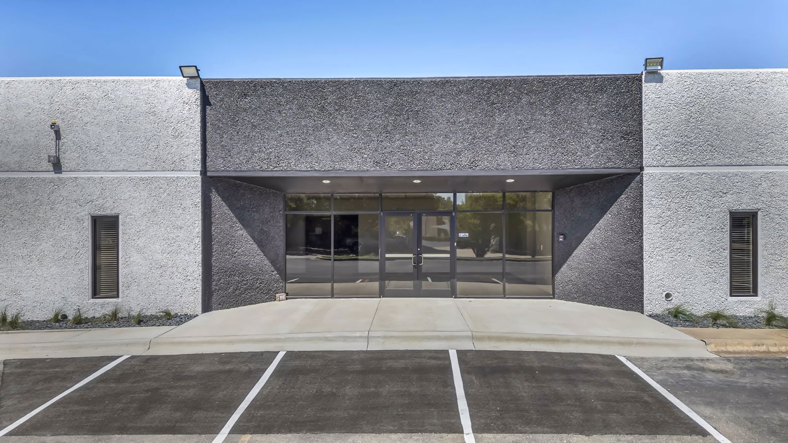 4806 Commercial Park - 02