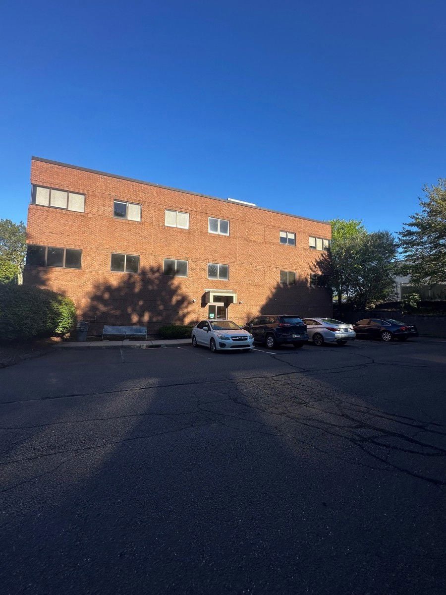 546 Cromwell Ave_bldg pic 4