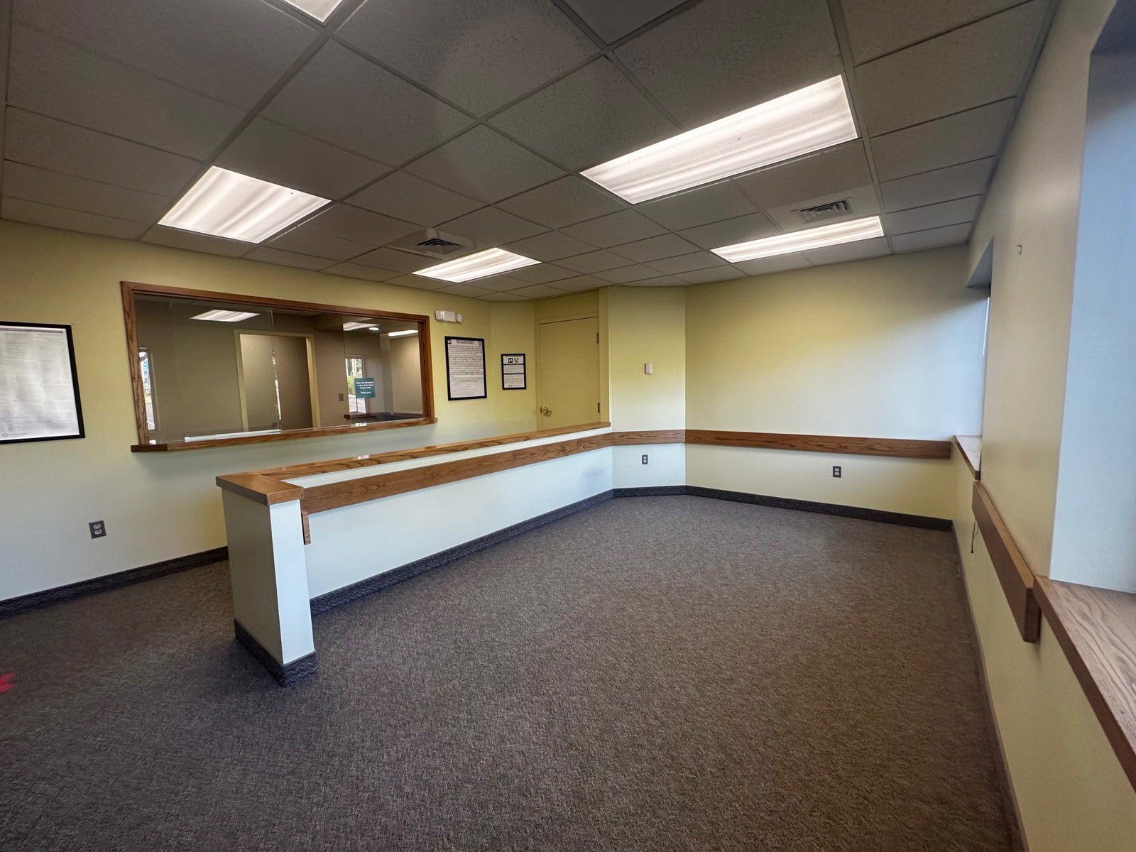 546 Cromwell Ave_inside 1st floor pic 2