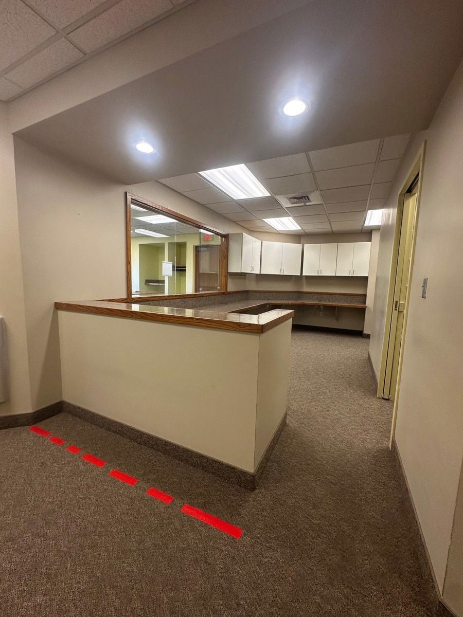 546 Cromwell Ave_inside 1st floor pic 12