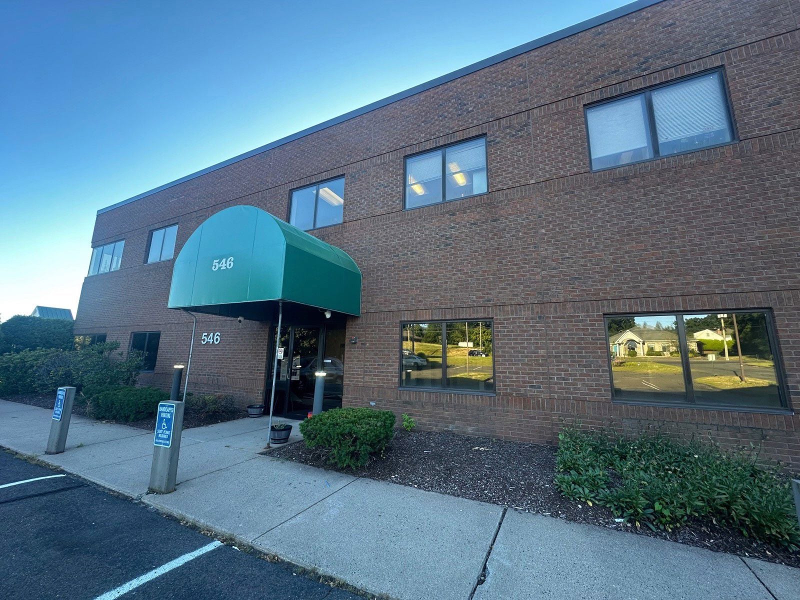 546 Cromwell Ave_bldg pic 3