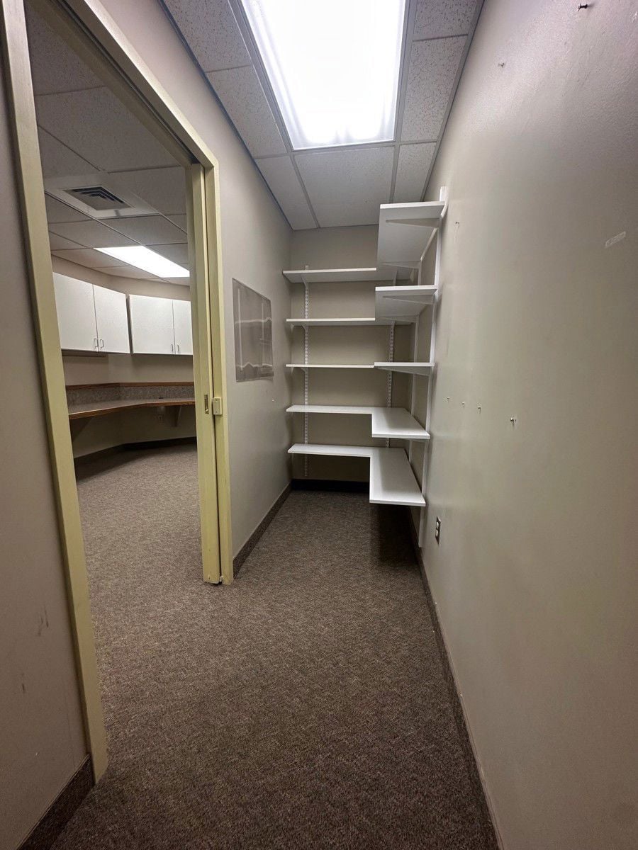 546 Cromwell Ave_inside 1st floor pic 13